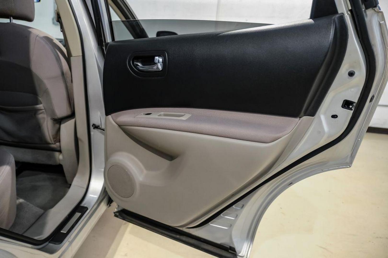 2009 Brilliant Silver Metallic /Gray Nissan Rogue SL (JN8AS58T49W) with an 2.5L 4-Cylinder DOHC 16V engine, CVT transmission, located at 15300 Midway Rd., Addison, TX, 75001, (972) 702-0011, 32.958321, -96.838074 - Photo#41