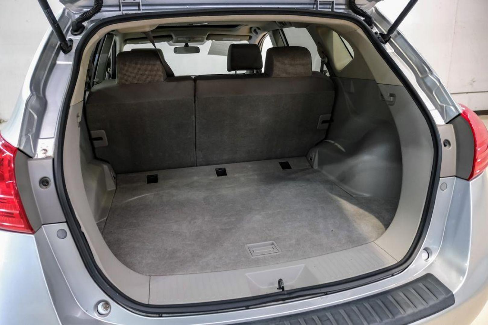 2009 Brilliant Silver Metallic /Gray Nissan Rogue SL (JN8AS58T49W) with an 2.5L 4-Cylinder DOHC 16V engine, CVT transmission, located at 15300 Midway Rd., Addison, TX, 75001, (972) 702-0011, 32.958321, -96.838074 - Photo#48