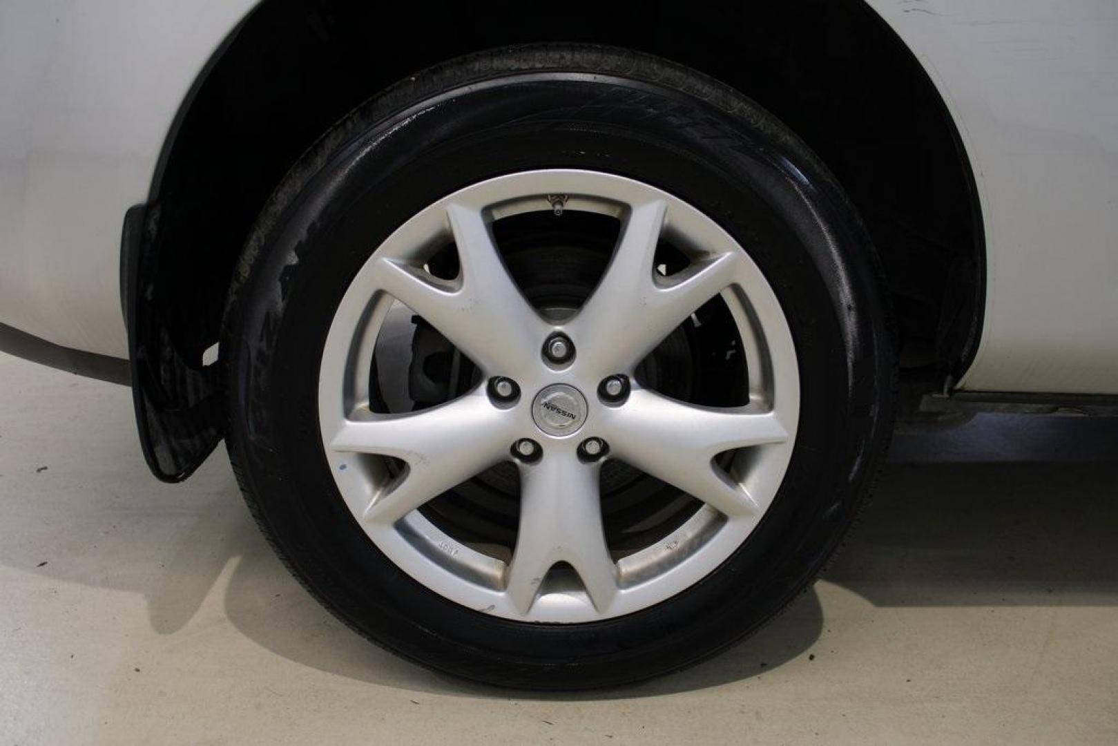 2009 Brilliant Silver Metallic /Gray Nissan Rogue SL (JN8AS58T49W) with an 2.5L 4-Cylinder DOHC 16V engine, CVT transmission, located at 15300 Midway Rd., Addison, TX, 75001, (972) 702-0011, 32.958321, -96.838074 - Introducing the 2009 Nissan Rogue, now available at Midway Auto Group in Addison, Texas. This compact crossover offers a blend of performance, comfort, and practicality, making it an excellent choice for drivers seeking versatility in their daily commute and weekend adventures.<br><br>Key Features:< - Photo#11