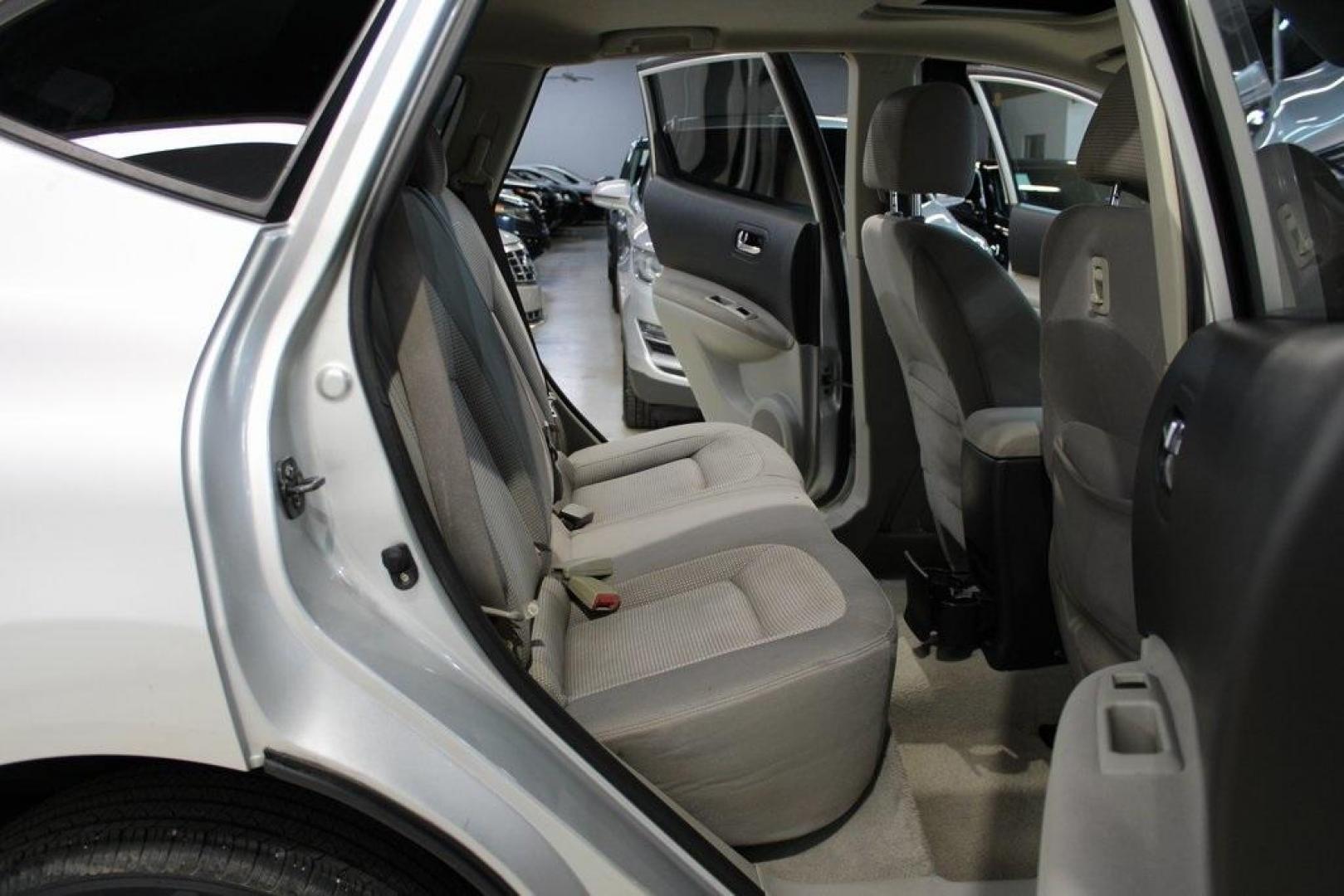 2009 Brilliant Silver Metallic /Gray Nissan Rogue SL (JN8AS58T49W) with an 2.5L 4-Cylinder DOHC 16V engine, CVT transmission, located at 15300 Midway Rd., Addison, TX, 75001, (972) 702-0011, 32.958321, -96.838074 - Introducing the 2009 Nissan Rogue, now available at Midway Auto Group in Addison, Texas. This compact crossover offers a blend of performance, comfort, and practicality, making it an excellent choice for drivers seeking versatility in their daily commute and weekend adventures.<br><br>Key Features:< - Photo#17
