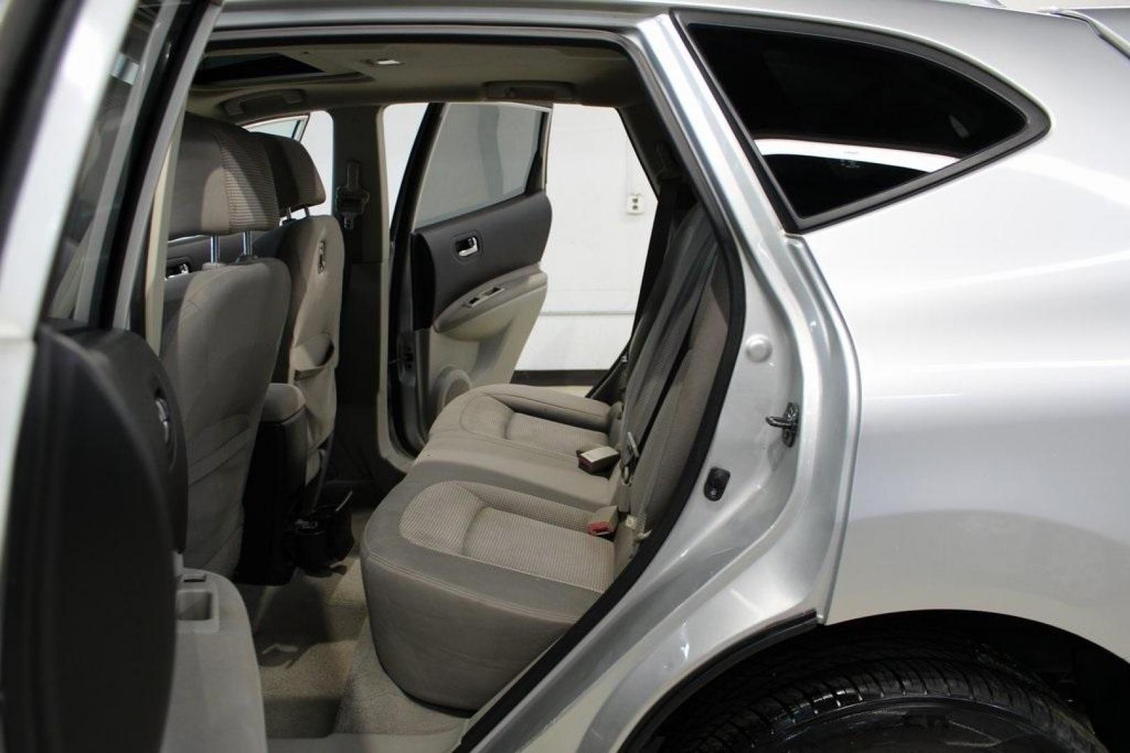 2009 Brilliant Silver Metallic /Gray Nissan Rogue SL (JN8AS58T49W) with an 2.5L 4-Cylinder DOHC 16V engine, CVT transmission, located at 15300 Midway Rd., Addison, TX, 75001, (972) 702-0011, 32.958321, -96.838074 - Introducing the 2009 Nissan Rogue, now available at Midway Auto Group in Addison, Texas. This compact crossover offers a blend of performance, comfort, and practicality, making it an excellent choice for drivers seeking versatility in their daily commute and weekend adventures.<br><br>Key Features:< - Photo#18