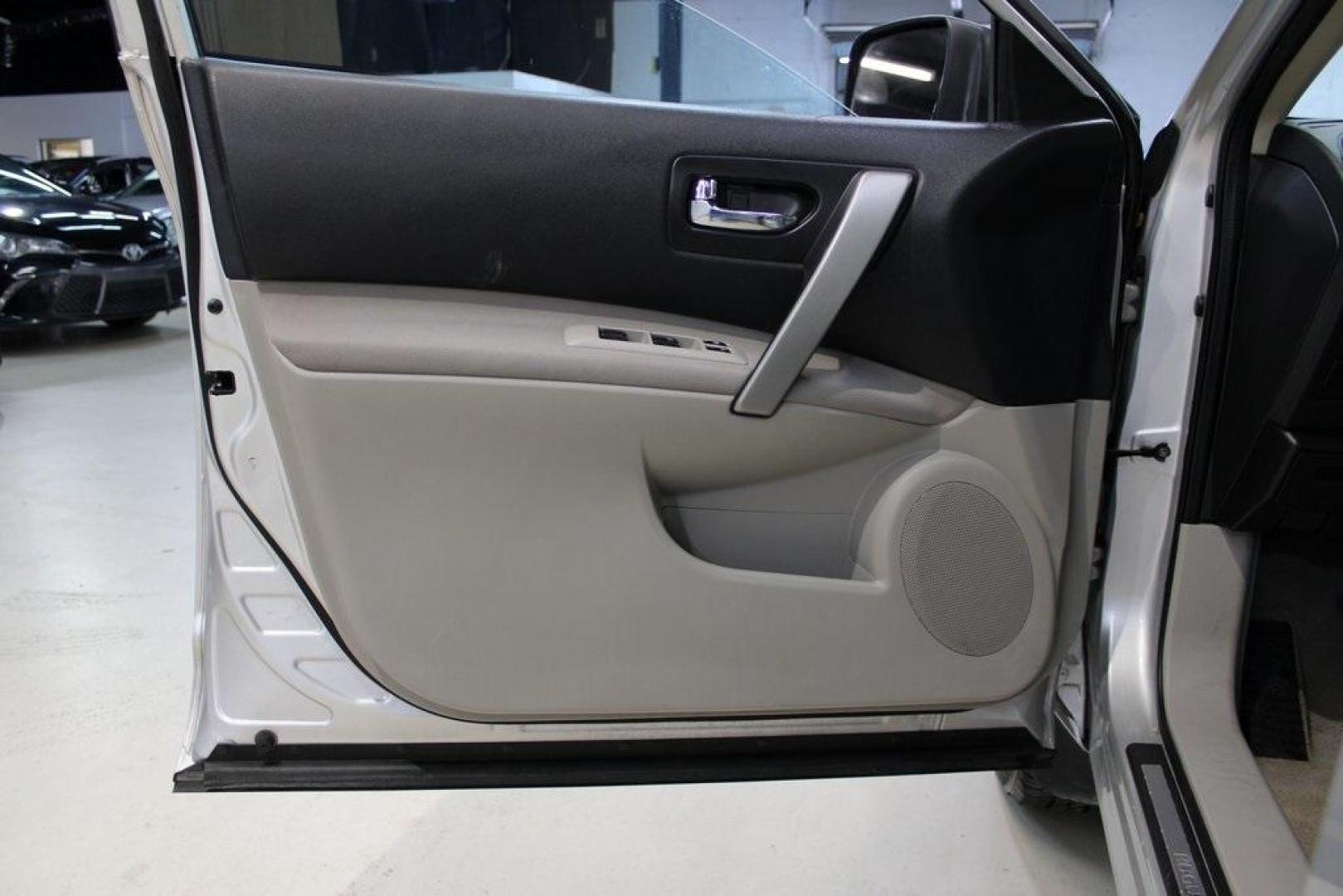 2009 Brilliant Silver Metallic /Gray Nissan Rogue SL (JN8AS58T49W) with an 2.5L 4-Cylinder DOHC 16V engine, CVT transmission, located at 15300 Midway Rd., Addison, TX, 75001, (972) 702-0011, 32.958321, -96.838074 - Introducing the 2009 Nissan Rogue, now available at Midway Auto Group in Addison, Texas. This compact crossover offers a blend of performance, comfort, and practicality, making it an excellent choice for drivers seeking versatility in their daily commute and weekend adventures.<br><br>Key Features:< - Photo#23