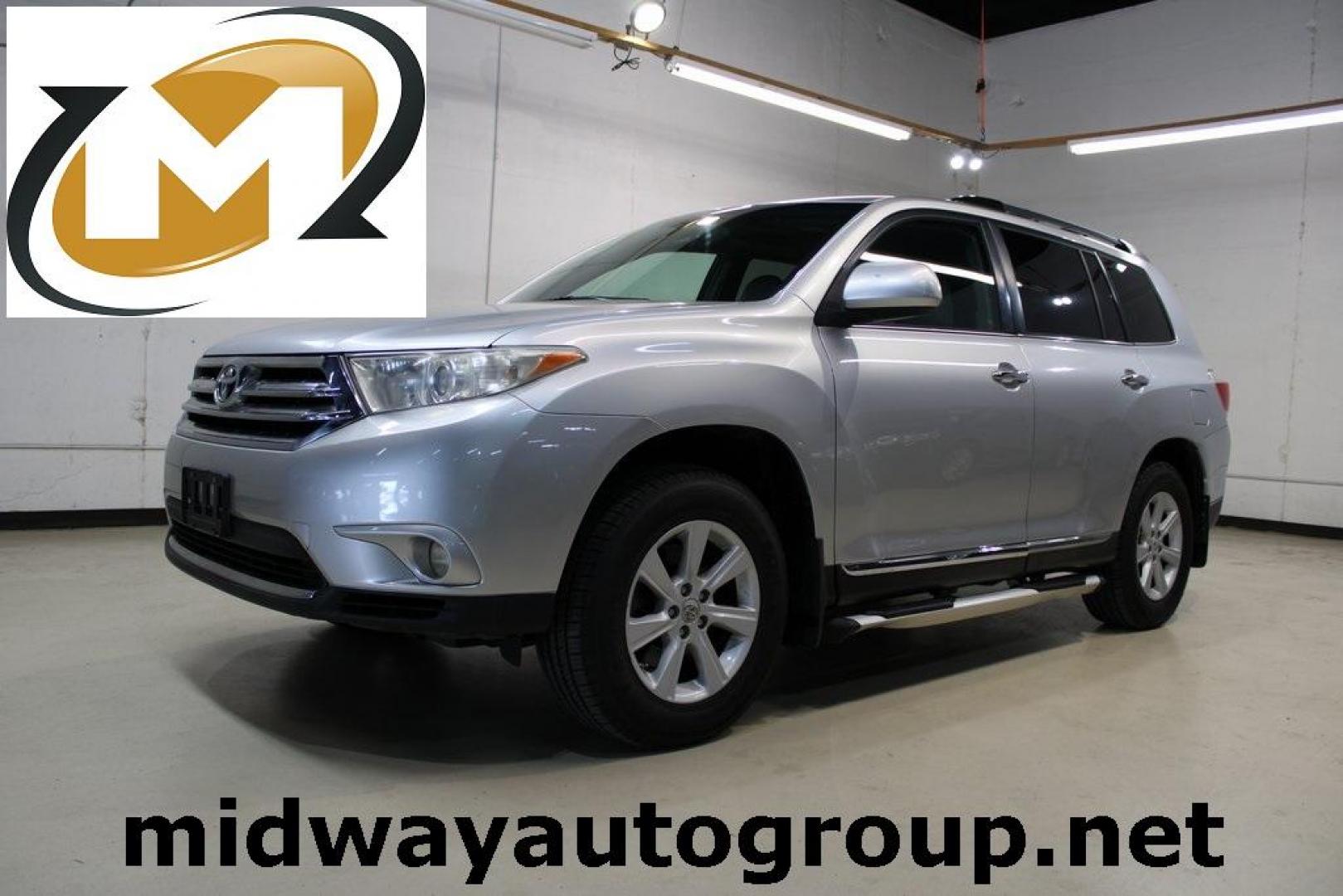 2012 Classic Silver Metallic /Ash Toyota Highlander SE (5TDZK3EH6CS) with an 3.5L V6 SMPI DOHC engine, Automatic transmission, located at 15300 Midway Rd., Addison, TX, 75001, (972) 702-0011, 32.958321, -96.838074 - HOME OF THE NO HAGGLE PRICE - WHOLESALE PRICES TO THE PUBLIC!! 4D Sport Utility, 3.5L V6 SMPI DOHC, 5-Speed Automatic with Overdrive, FWD, Silver.<br><br>Silver 2012 Toyota Highlander<br><br><br>Awards:<br> * 2012 IIHS Top Safety Pick * 2012 KBB.com 10 Best Used SUVs Under $15,000 * 2012 KBB.co - Photo#0