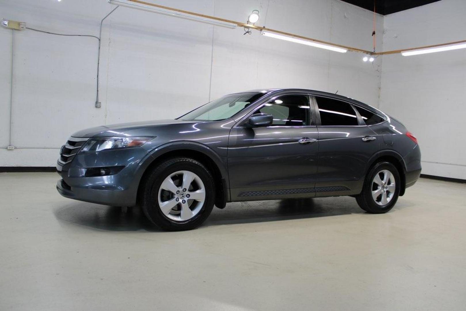 2010 Alabaster Silver Metallic /grey Honda Accord Crosstour EX (5J6TF1H33AL) with an 3.5L V6 SOHC i-VTEC 24V engine, Automatic transmission, located at 15300 Midway Rd., Addison, TX, 75001, (972) 702-0011, 32.958321, -96.838074 - HOME OF THE NO HAGGLE PRICE - WHOLESALE PRICES TO THE PUBLIC!! Accord Crosstour EX, 4D Sport Utility, 3.5L V6 SOHC i-VTEC 24V, 5-Speed Automatic, FWD, Silver, Cloth.<br><br>Silver 2010 Honda Accord Crosstour EX<br><br>18/27 City/Highway MPG<br><br><br>At Midway Auto Group, we strive to provide you w - Photo#4