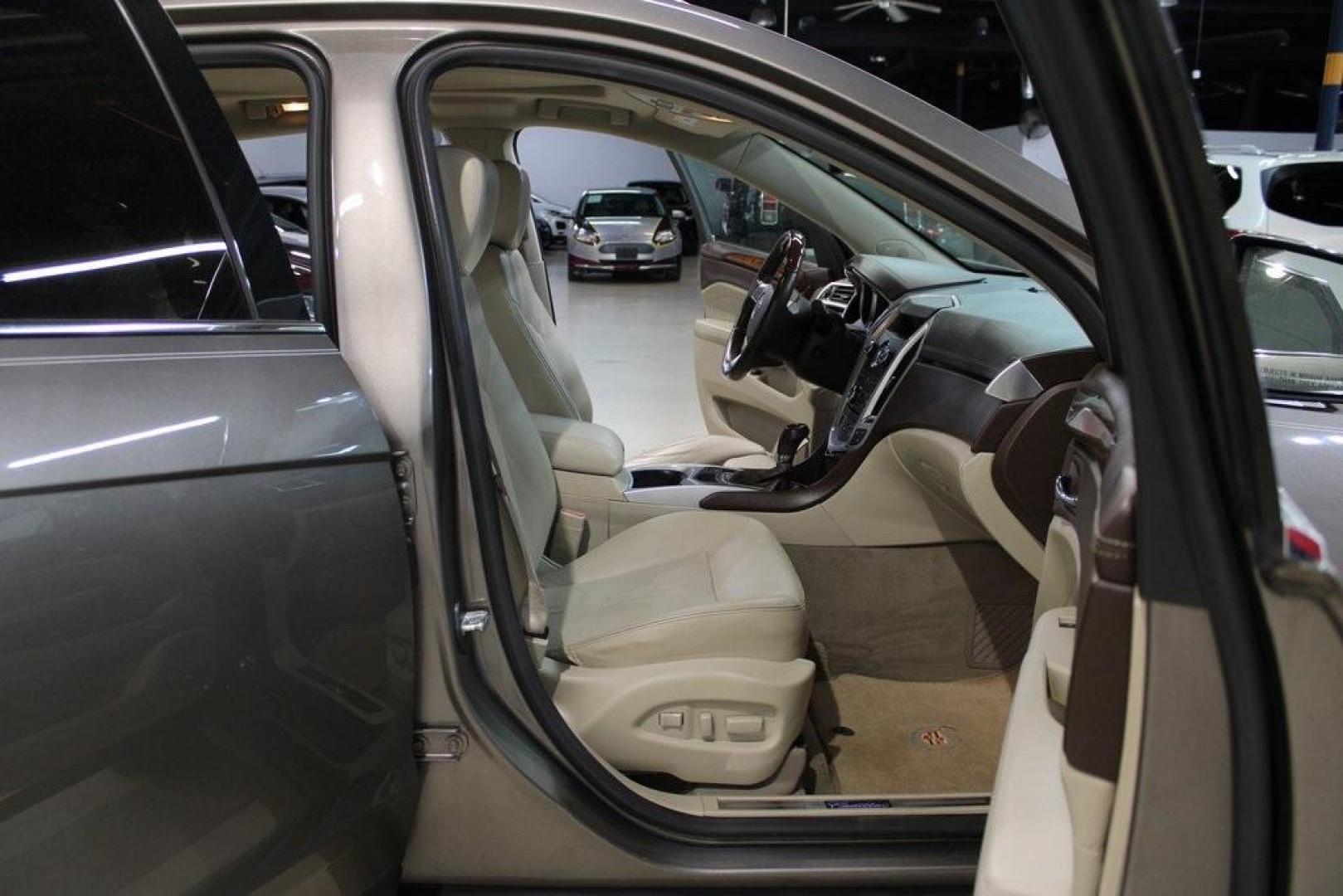 2011 Mocha Steel Metallic /Shale W/Brownstone Accents Cadillac SRX Luxury (3GYFNAEY8BS) with an 3.0L V6 SIDI DOHC VVT engine, Automatic transmission, located at 15300 Midway Rd., Addison, TX, 75001, (972) 702-0011, 32.958321, -96.838074 - Photo#15