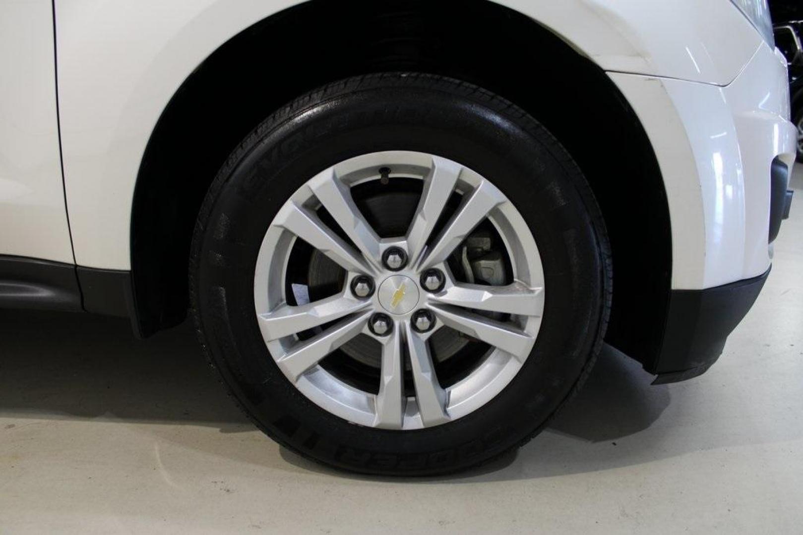 2014 White Diamond Tricoat /Jet Black Chevrolet Equinox LT (1GNALBEK5EZ) with an 2.4L 4-Cylinder SIDI DOHC engine, Automatic transmission, located at 15300 Midway Rd., Addison, TX, 75001, (972) 702-0011, 32.958321, -96.838074 - Introducing the 2014 Chevrolet Equinox LT 1LT, now available at Midway Auto Group in Addison, Texas. This versatile SUV offers a comfortable ride, ample space, and modern features, making it an excellent choice for families and individuals alike.<br><br>Key Features:<br><br>Engine: 2.4L 4-Cylinder S - Photo#11