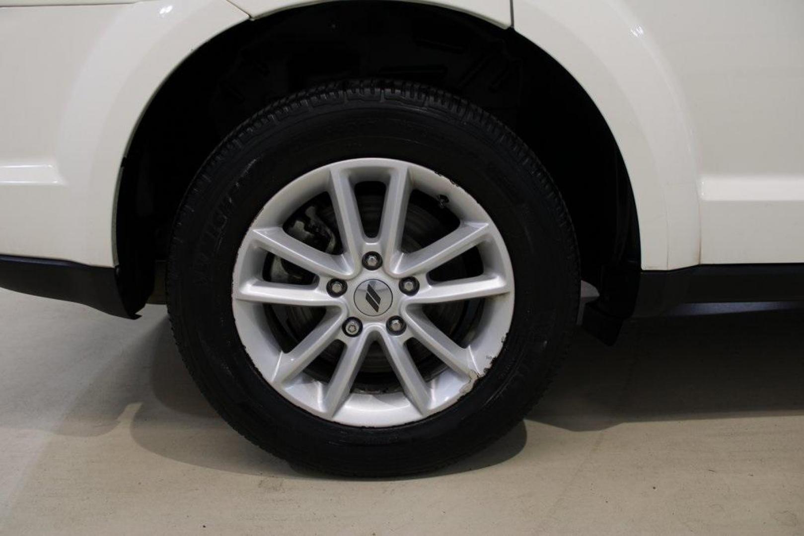 2018 Vice White /Black Dodge Journey SXT (3C4PDCBBXJT) with an 2.4L I4 DOHC 16V Dual VVT engine, Automatic transmission, located at 15300 Midway Rd., Addison, TX, 75001, (972) 702-0011, 32.958321, -96.838074 - Photo#10