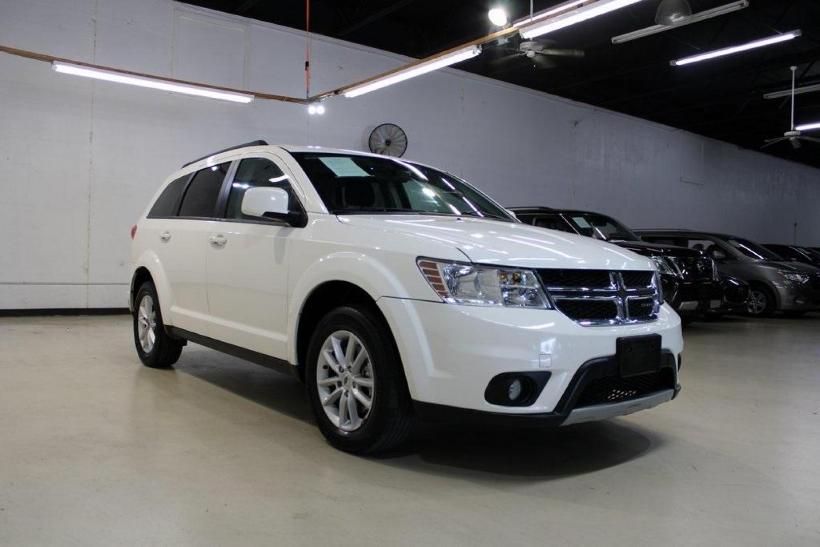 2018 Vice White /Black Dodge Journey SXT (3C4PDCBBXJT) with an 2.4L I4 DOHC 16V Dual VVT engine, Automatic transmission, located at 15300 Midway Rd., Addison, TX, 75001, (972) 702-0011, 32.958321, -96.838074 - Photo#1