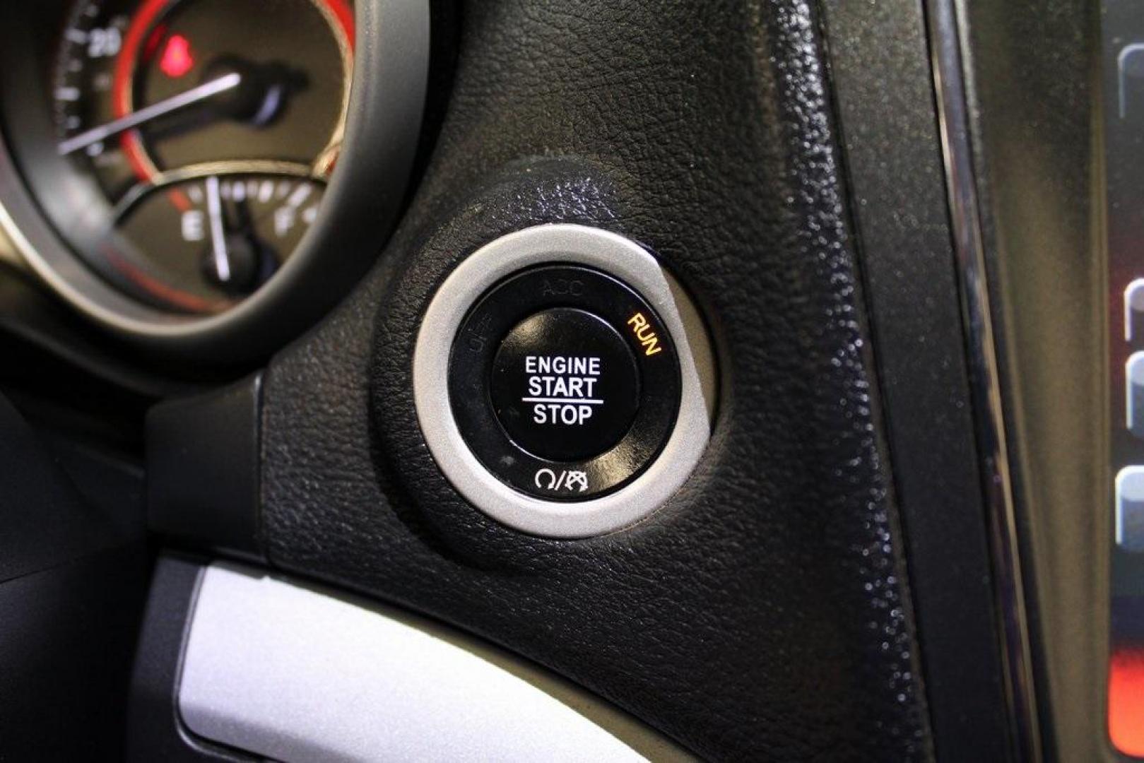 2018 Vice White /Black Dodge Journey SXT (3C4PDCBBXJT) with an 2.4L I4 DOHC 16V Dual VVT engine, Automatic transmission, located at 15300 Midway Rd., Addison, TX, 75001, (972) 702-0011, 32.958321, -96.838074 - Photo#21