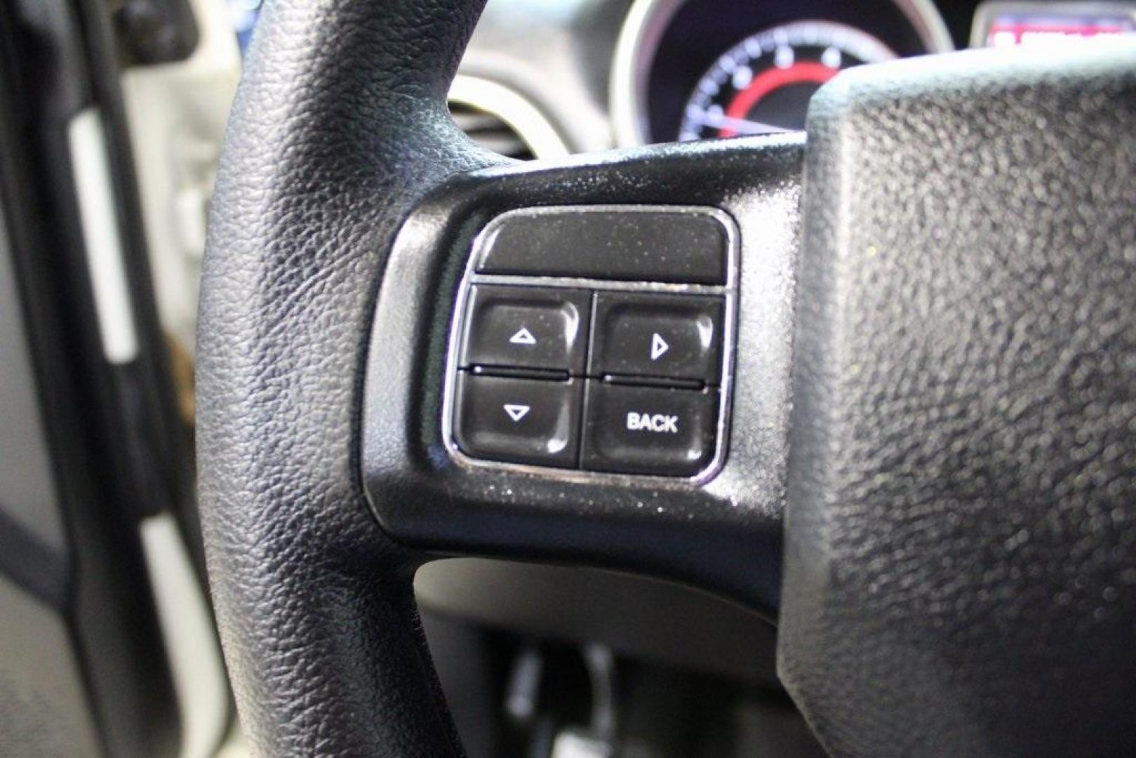 2018 Vice White /Black Dodge Journey SXT (3C4PDCBBXJT) with an 2.4L I4 DOHC 16V Dual VVT engine, Automatic transmission, located at 15300 Midway Rd., Addison, TX, 75001, (972) 702-0011, 32.958321, -96.838074 - Photo#24