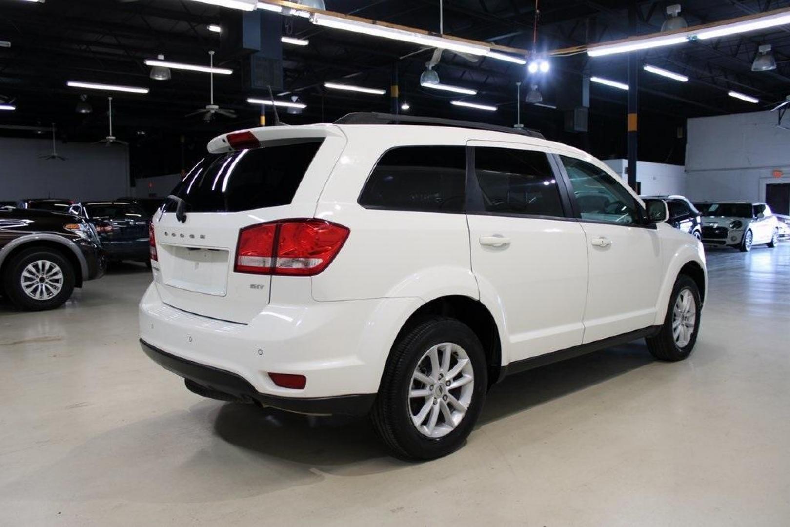 2018 Vice White /Black Dodge Journey SXT (3C4PDCBBXJT) with an 2.4L I4 DOHC 16V Dual VVT engine, Automatic transmission, located at 15300 Midway Rd., Addison, TX, 75001, (972) 702-0011, 32.958321, -96.838074 - Photo#2