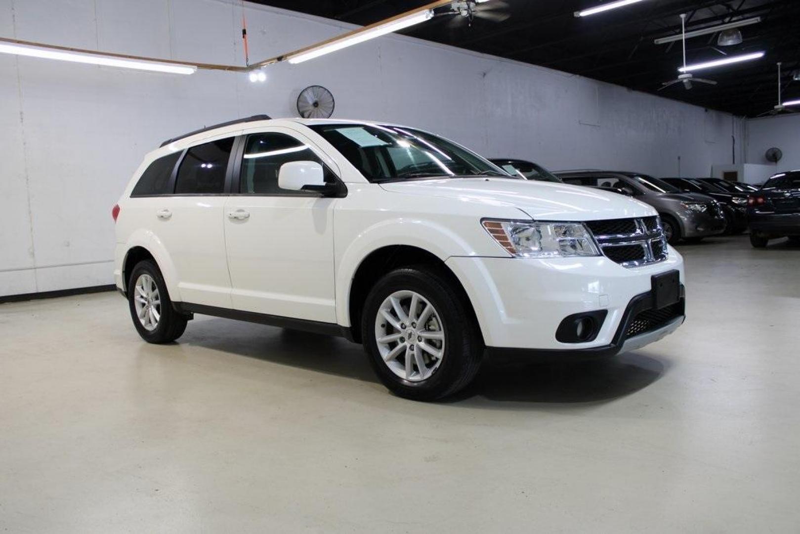 2018 Vice White /Black Dodge Journey SXT (3C4PDCBBXJT) with an 2.4L I4 DOHC 16V Dual VVT engine, Automatic transmission, located at 15300 Midway Rd., Addison, TX, 75001, (972) 702-0011, 32.958321, -96.838074 - Photo#6