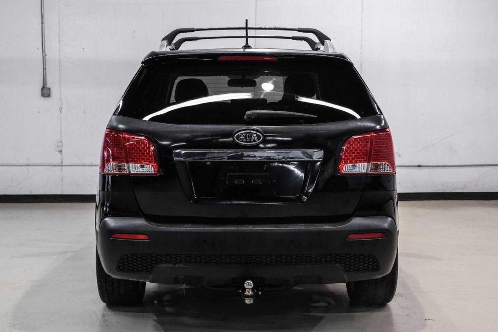 2012 Ebony Black /Black Kia Sorento EX (5XYKU4A29CG) with an 3.5L V6 DOHC Dual CVVT engine, Automatic transmission, located at 15300 Midway Rd., Addison, TX, 75001, (972) 702-0011, 32.958321, -96.838074 - Photo#9