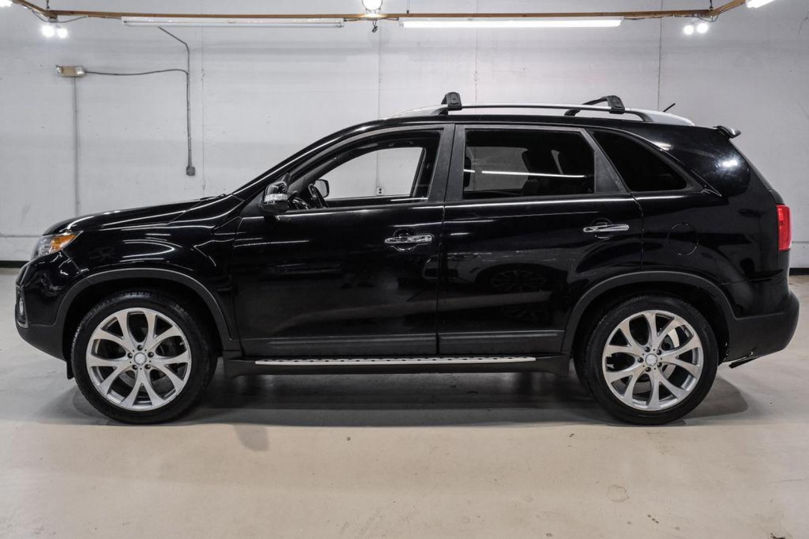 2012 Ebony Black /Black Kia Sorento EX (5XYKU4A29CG) with an 3.5L V6 DOHC Dual CVVT engine, Automatic transmission, located at 15300 Midway Rd., Addison, TX, 75001, (972) 702-0011, 32.958321, -96.838074 - Photo#11
