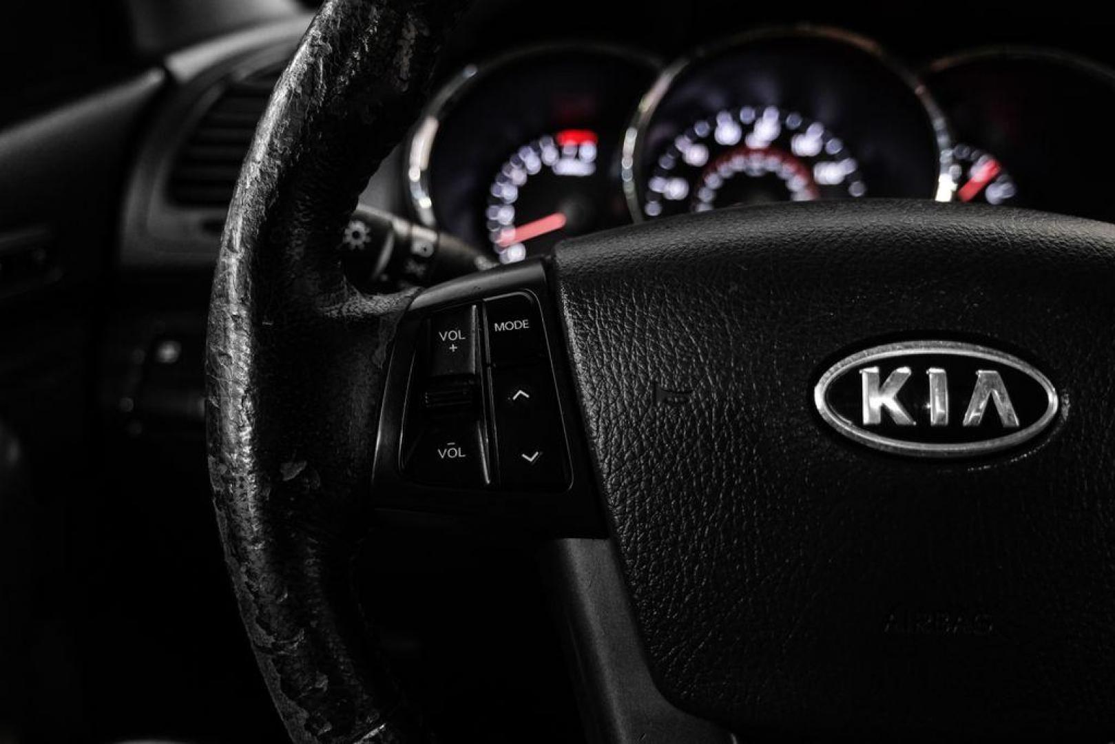 2012 Ebony Black /Black Kia Sorento EX (5XYKU4A29CG) with an 3.5L V6 DOHC Dual CVVT engine, Automatic transmission, located at 15300 Midway Rd., Addison, TX, 75001, (972) 702-0011, 32.958321, -96.838074 - Photo#16