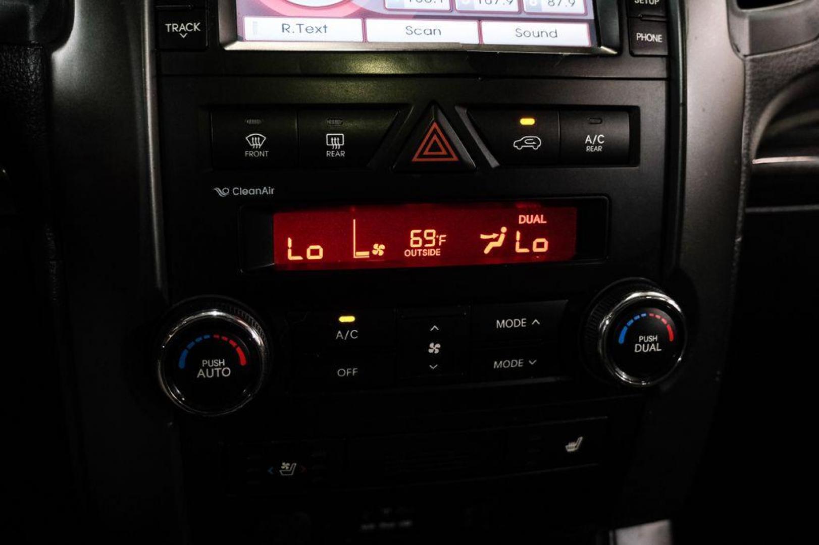 2012 Ebony Black /Black Kia Sorento EX (5XYKU4A29CG) with an 3.5L V6 DOHC Dual CVVT engine, Automatic transmission, located at 15300 Midway Rd., Addison, TX, 75001, (972) 702-0011, 32.958321, -96.838074 - Photo#27