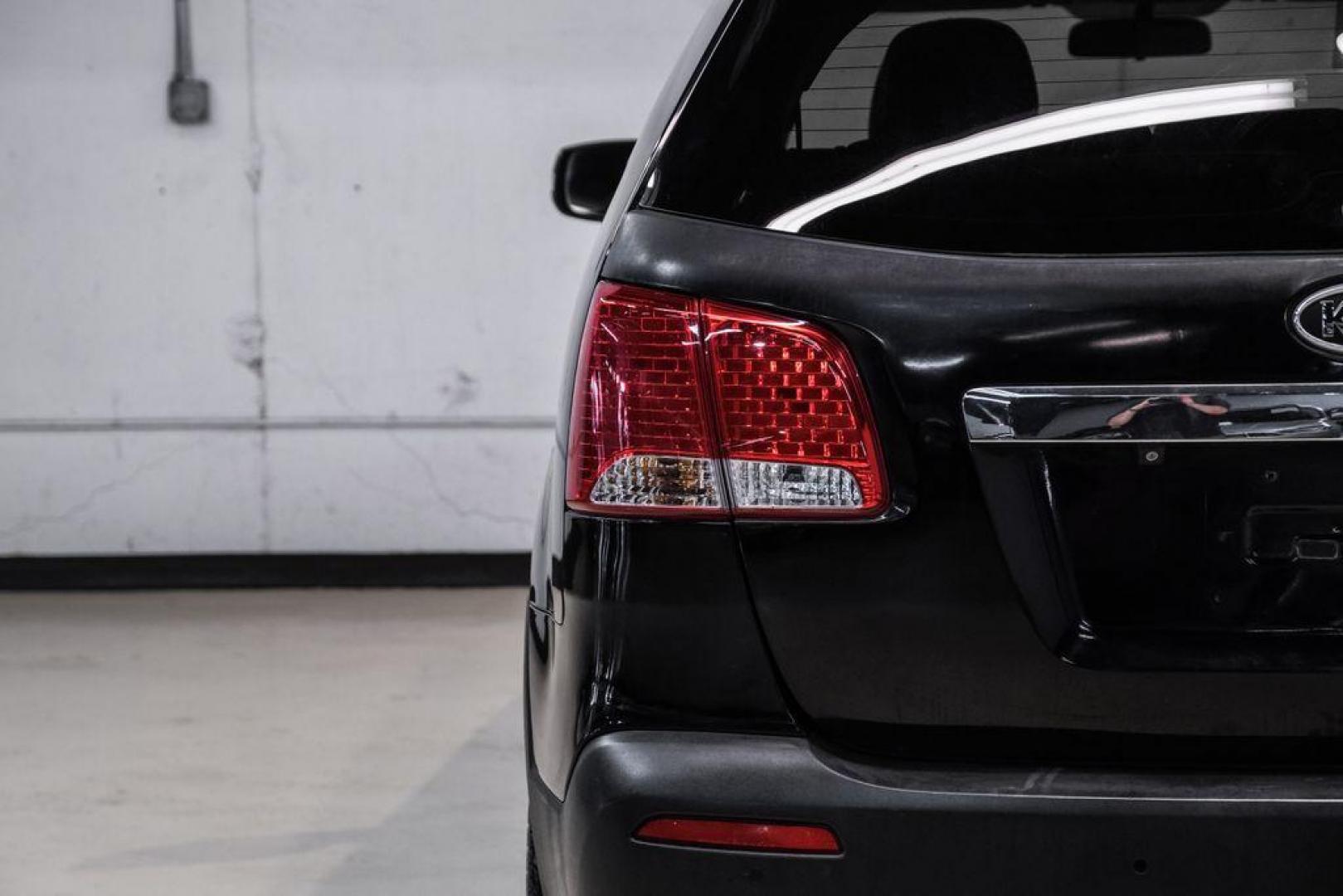 2012 Ebony Black /Black Kia Sorento EX (5XYKU4A29CG) with an 3.5L V6 DOHC Dual CVVT engine, Automatic transmission, located at 15300 Midway Rd., Addison, TX, 75001, (972) 702-0011, 32.958321, -96.838074 - Photo#45