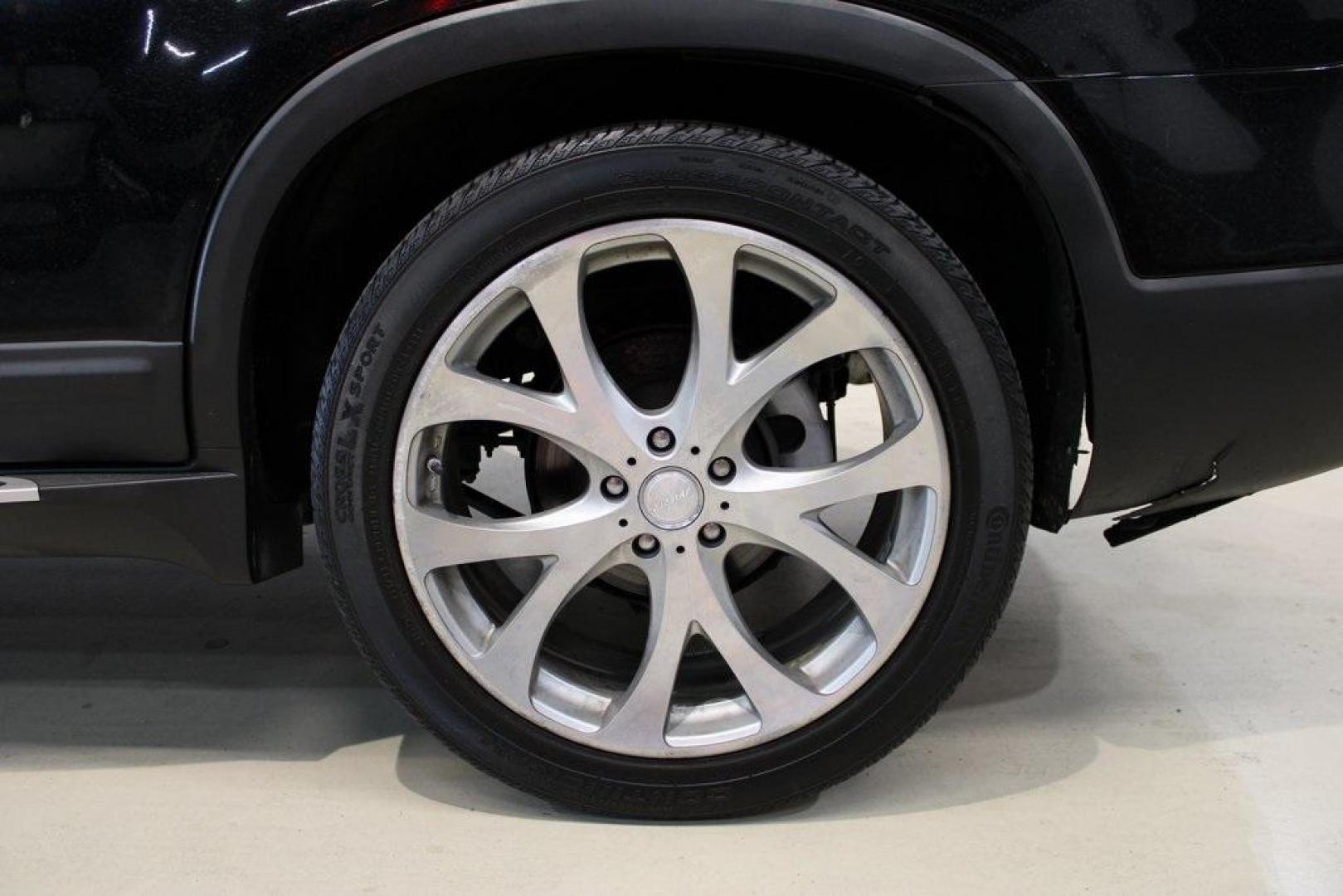 2012 Ebony Black /Black Kia Sorento EX (5XYKU4A29CG) with an 3.5L V6 DOHC Dual CVVT engine, Automatic transmission, located at 15300 Midway Rd., Addison, TX, 75001, (972) 702-0011, 32.958321, -96.838074 - Introducing the 2012 Kia Sorento EX, now available at Midway Auto Group in Addison, Texas. This midsize SUV offers a compelling blend of performance, comfort, and advanced features, making it an excellent choice for families and individuals seeking versatility and reliability.<br><br>Key Features:<b - Photo#9