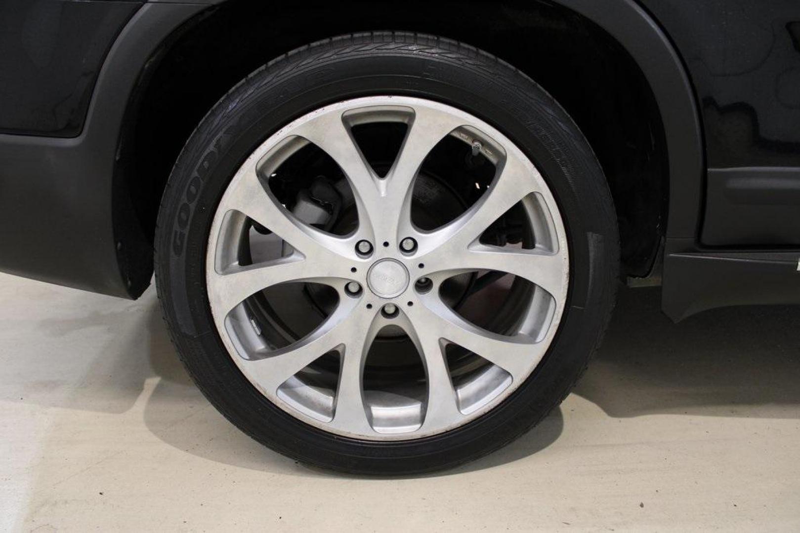 2012 Ebony Black /Black Kia Sorento EX (5XYKU4A29CG) with an 3.5L V6 DOHC Dual CVVT engine, Automatic transmission, located at 15300 Midway Rd., Addison, TX, 75001, (972) 702-0011, 32.958321, -96.838074 - Introducing the 2012 Kia Sorento EX, now available at Midway Auto Group in Addison, Texas. This midsize SUV offers a compelling blend of performance, comfort, and advanced features, making it an excellent choice for families and individuals seeking versatility and reliability.<br><br>Key Features:<b - Photo#10