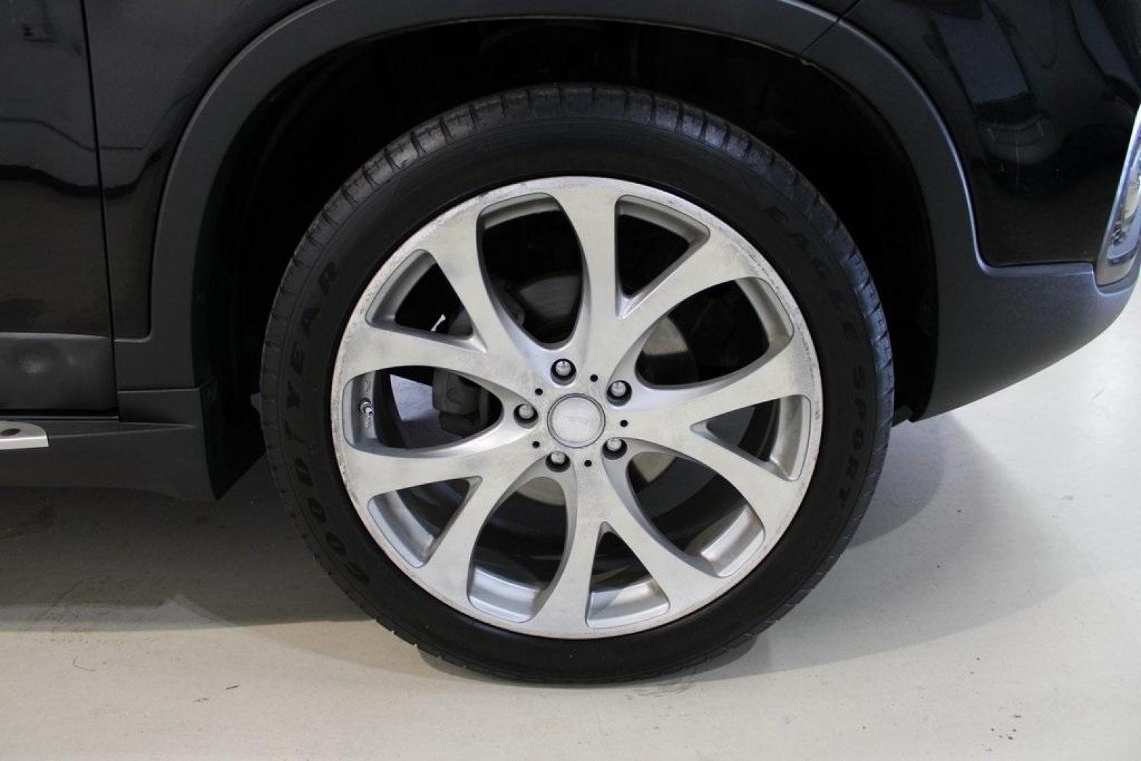 2012 Ebony Black /Black Kia Sorento EX (5XYKU4A29CG) with an 3.5L V6 DOHC Dual CVVT engine, Automatic transmission, located at 15300 Midway Rd., Addison, TX, 75001, (972) 702-0011, 32.958321, -96.838074 - Introducing the 2012 Kia Sorento EX, now available at Midway Auto Group in Addison, Texas. This midsize SUV offers a compelling blend of performance, comfort, and advanced features, making it an excellent choice for families and individuals seeking versatility and reliability.<br><br>Key Features:<b - Photo#11