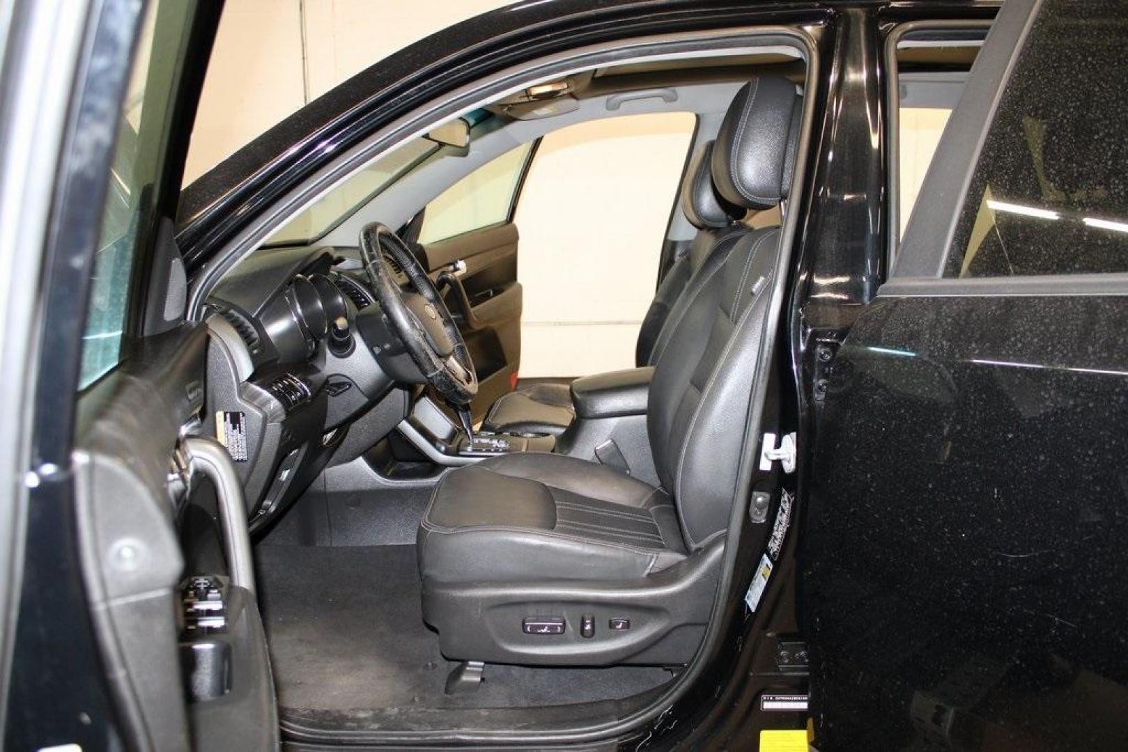 2012 Ebony Black /Black Kia Sorento EX (5XYKU4A29CG) with an 3.5L V6 DOHC Dual CVVT engine, Automatic transmission, located at 15300 Midway Rd., Addison, TX, 75001, (972) 702-0011, 32.958321, -96.838074 - Introducing the 2012 Kia Sorento EX, now available at Midway Auto Group in Addison, Texas. This midsize SUV offers a compelling blend of performance, comfort, and advanced features, making it an excellent choice for families and individuals seeking versatility and reliability.<br><br>Key Features:<b - Photo#13