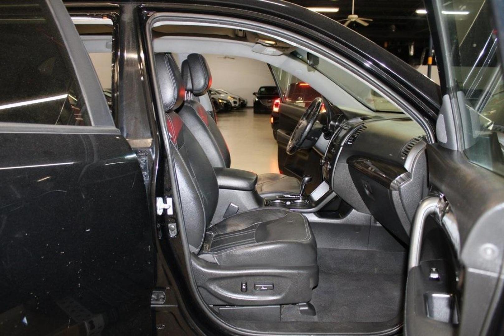 2012 Ebony Black /Black Kia Sorento EX (5XYKU4A29CG) with an 3.5L V6 DOHC Dual CVVT engine, Automatic transmission, located at 15300 Midway Rd., Addison, TX, 75001, (972) 702-0011, 32.958321, -96.838074 - Introducing the 2012 Kia Sorento EX, now available at Midway Auto Group in Addison, Texas. This midsize SUV offers a compelling blend of performance, comfort, and advanced features, making it an excellent choice for families and individuals seeking versatility and reliability.<br><br>Key Features:<b - Photo#14