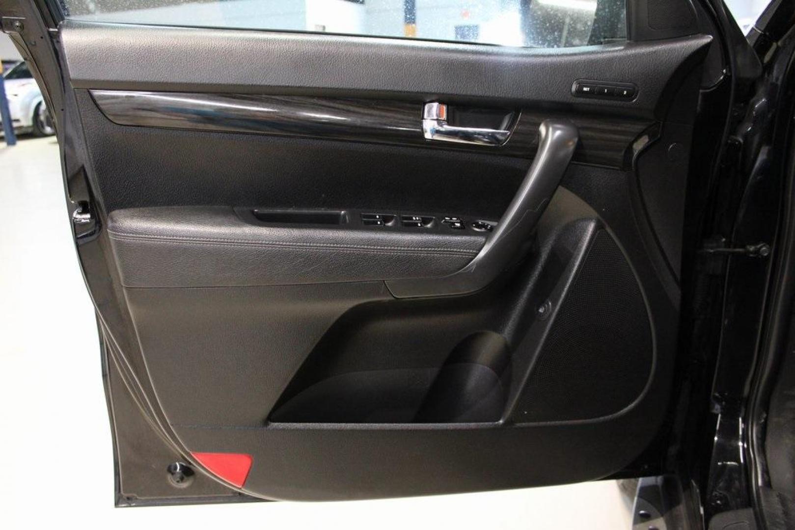 2012 Ebony Black /Black Kia Sorento EX (5XYKU4A29CG) with an 3.5L V6 DOHC Dual CVVT engine, Automatic transmission, located at 15300 Midway Rd., Addison, TX, 75001, (972) 702-0011, 32.958321, -96.838074 - Introducing the 2012 Kia Sorento EX, now available at Midway Auto Group in Addison, Texas. This midsize SUV offers a compelling blend of performance, comfort, and advanced features, making it an excellent choice for families and individuals seeking versatility and reliability.<br><br>Key Features:<b - Photo#26