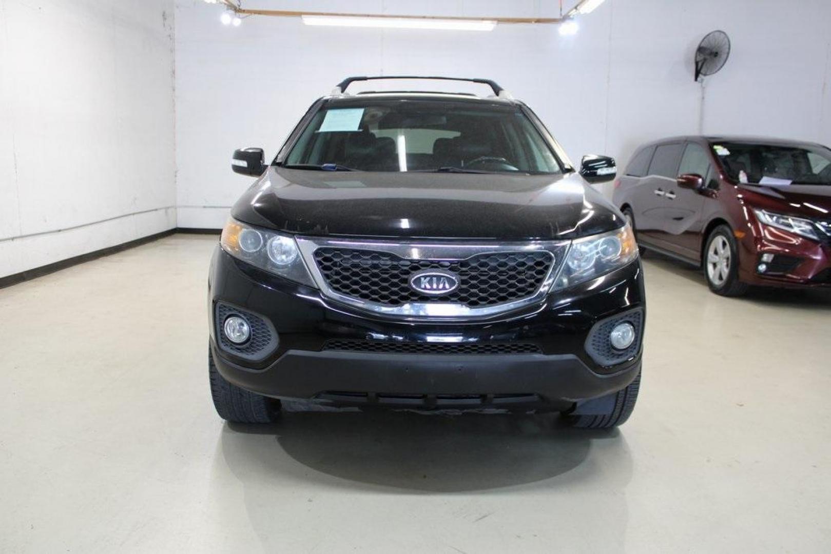 2012 Ebony Black /Black Kia Sorento EX (5XYKU4A29CG) with an 3.5L V6 DOHC Dual CVVT engine, Automatic transmission, located at 15300 Midway Rd., Addison, TX, 75001, (972) 702-0011, 32.958321, -96.838074 - Introducing the 2012 Kia Sorento EX, now available at Midway Auto Group in Addison, Texas. This midsize SUV offers a compelling blend of performance, comfort, and advanced features, making it an excellent choice for families and individuals seeking versatility and reliability.<br><br>Key Features:<b - Photo#5