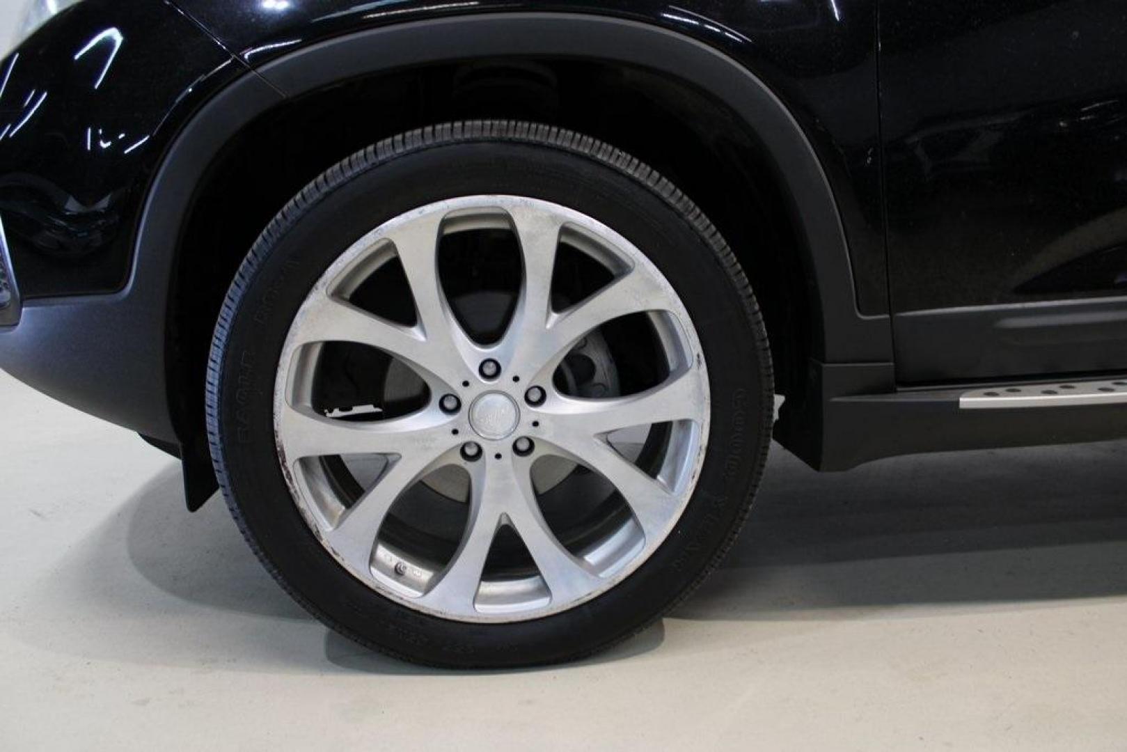 2012 Ebony Black /Black Kia Sorento EX (5XYKU4A29CG) with an 3.5L V6 DOHC Dual CVVT engine, Automatic transmission, located at 15300 Midway Rd., Addison, TX, 75001, (972) 702-0011, 32.958321, -96.838074 - Introducing the 2012 Kia Sorento EX, now available at Midway Auto Group in Addison, Texas. This midsize SUV offers a compelling blend of performance, comfort, and advanced features, making it an excellent choice for families and individuals seeking versatility and reliability.<br><br>Key Features:<b - Photo#8