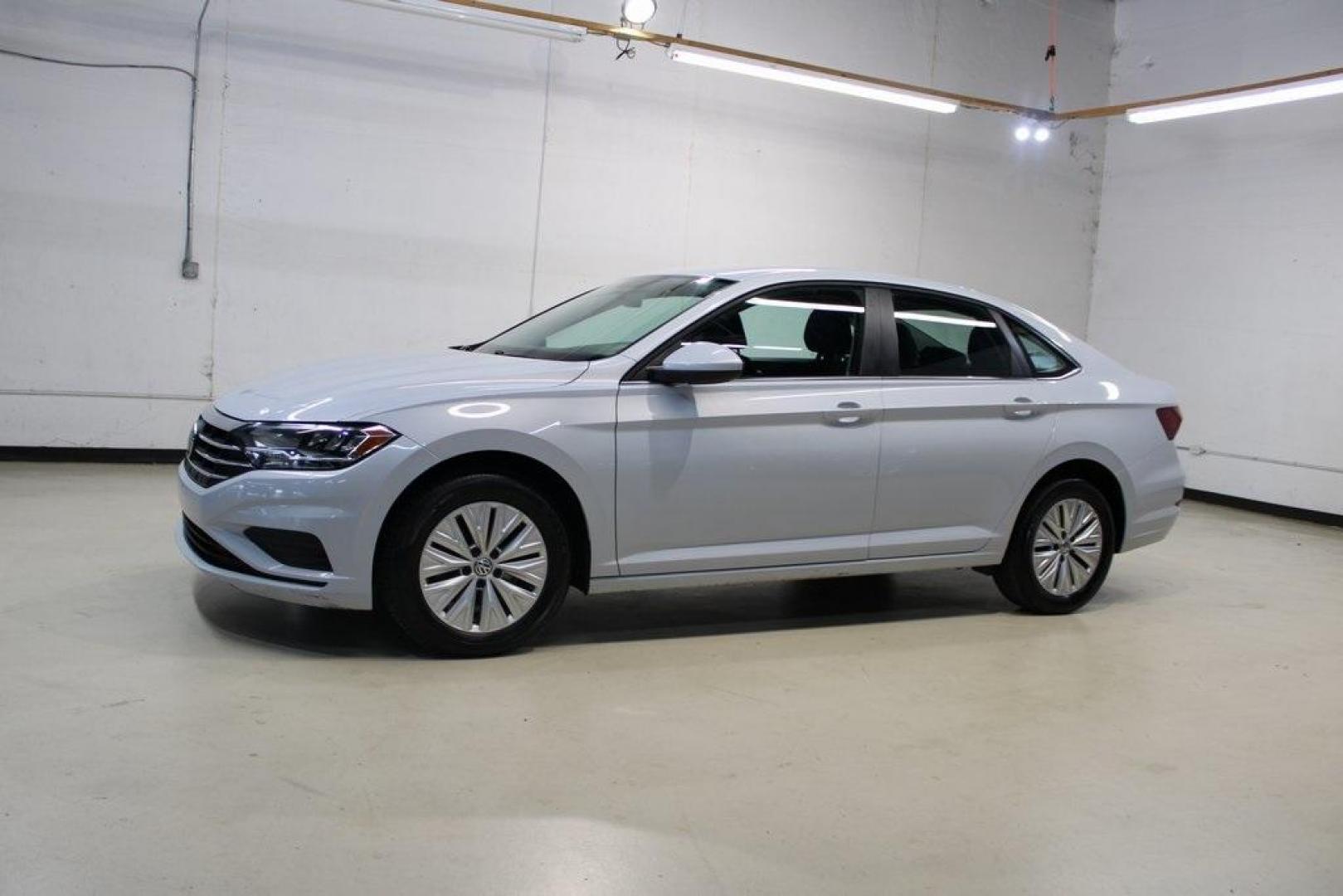 2019 Platinum Gray Metallic Volkswagen Jetta (3VWC57BU6KM) with an 1.4L TSI engine, Automatic transmission, located at 15300 Midway Rd., Addison, TX, 75001, (972) 702-0011, 32.958321, -96.838074 - Photo#4