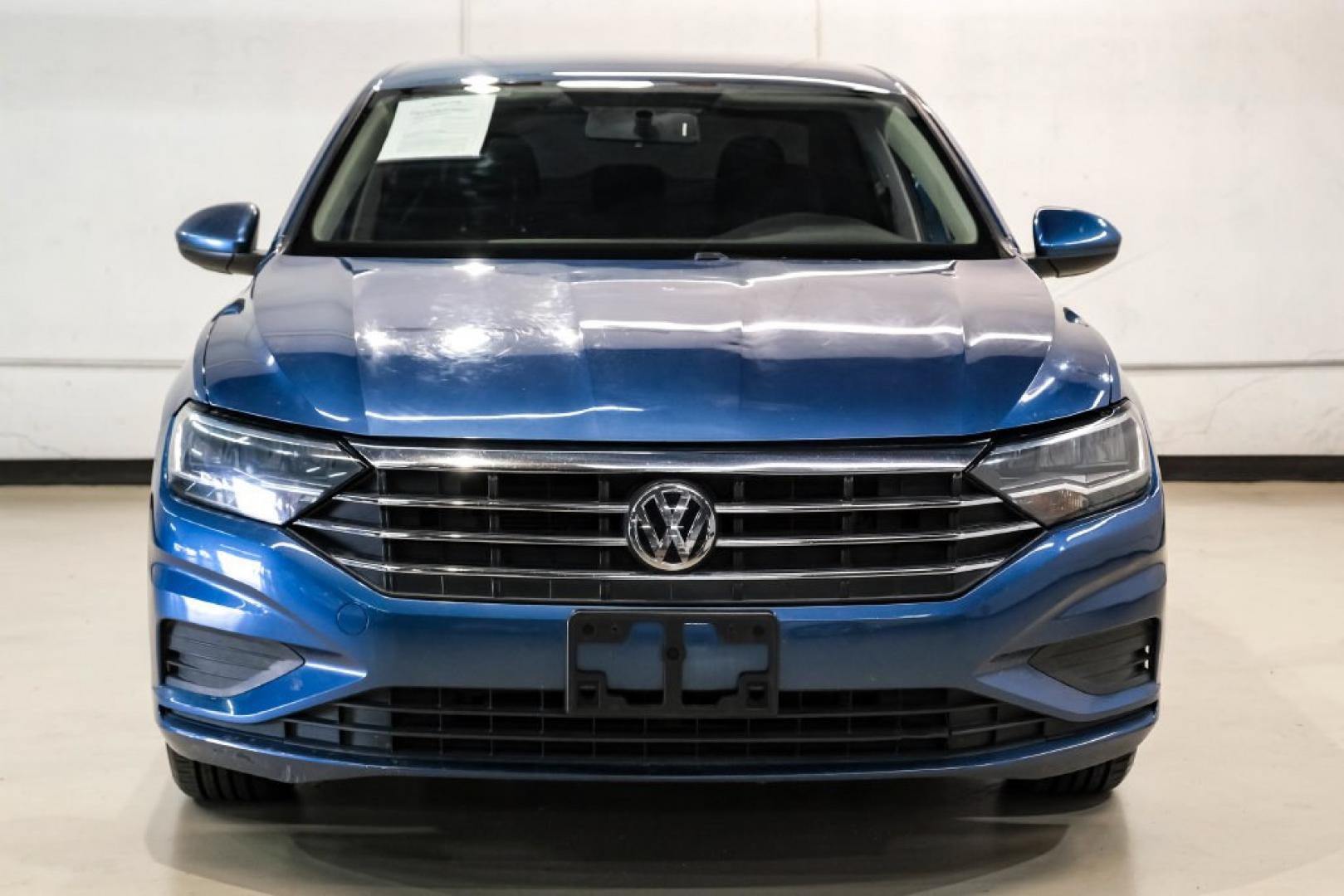 2020 Silk /Black Volkswagen Jetta 1.4T S (3VWCB7BU6LM) with an 1.4L TSI engine, Automatic transmission, located at 15300 Midway Rd., Addison, TX, 75001, (972) 702-0011, 32.958321, -96.838074- Photo#4