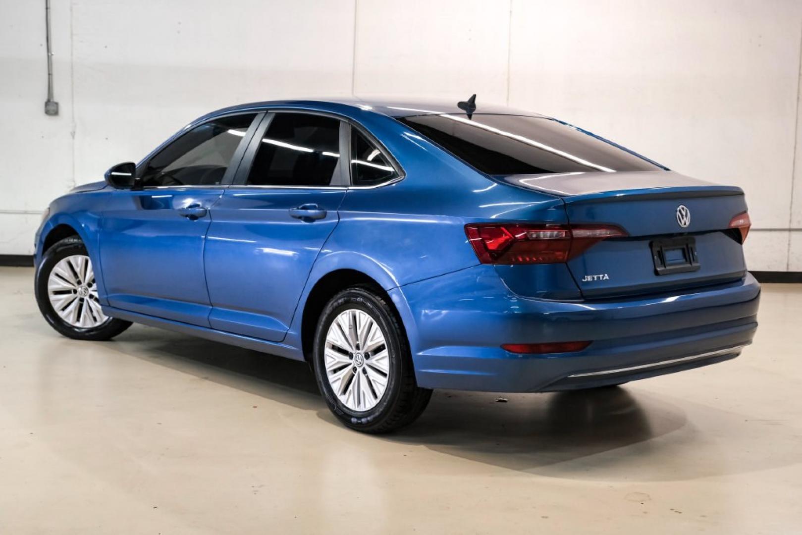 2020 Silk /Black Volkswagen Jetta 1.4T S (3VWCB7BU6LM) with an 1.4L TSI engine, Automatic transmission, located at 15300 Midway Rd., Addison, TX, 75001, (972) 702-0011, 32.958321, -96.838074- Photo#9