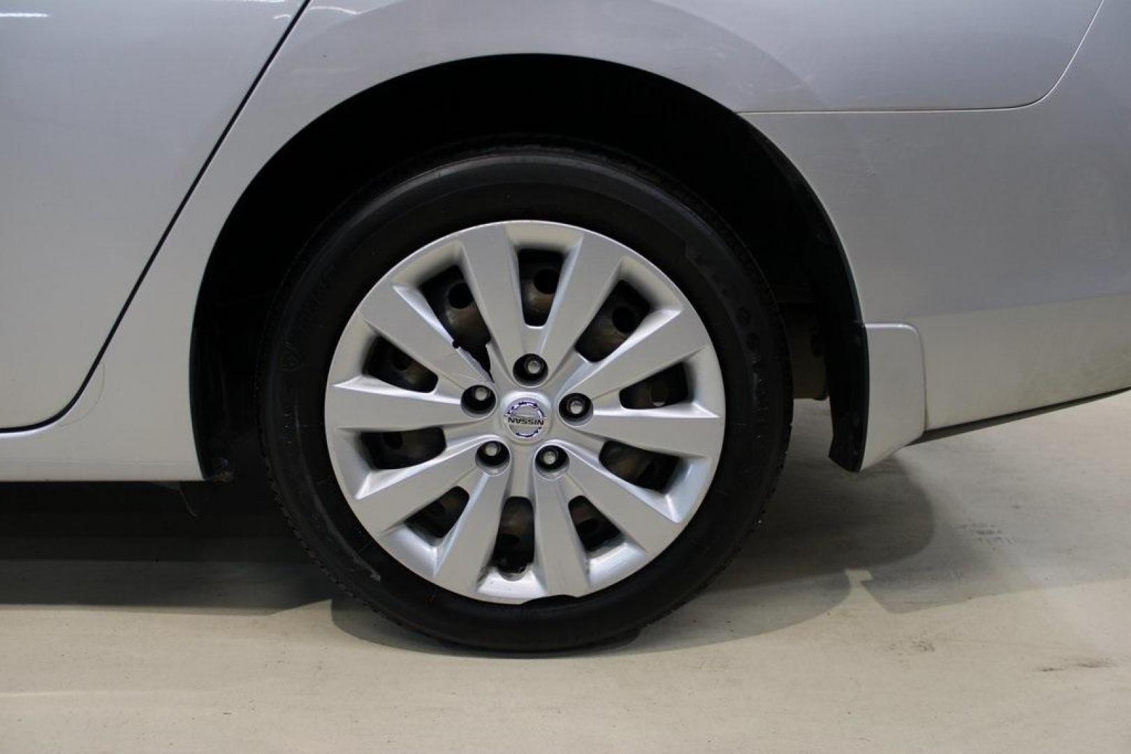2017 Brilliant Silver Metallic /Charcoal Nissan Sentra S (3N1AB7AP3HY) with an 1.8L 4-Cylinder DOHC 16V engine, CVT transmission, located at 15300 Midway Rd., Addison, TX, 75001, (972) 702-0011, 32.958321, -96.838074 - Photo#9