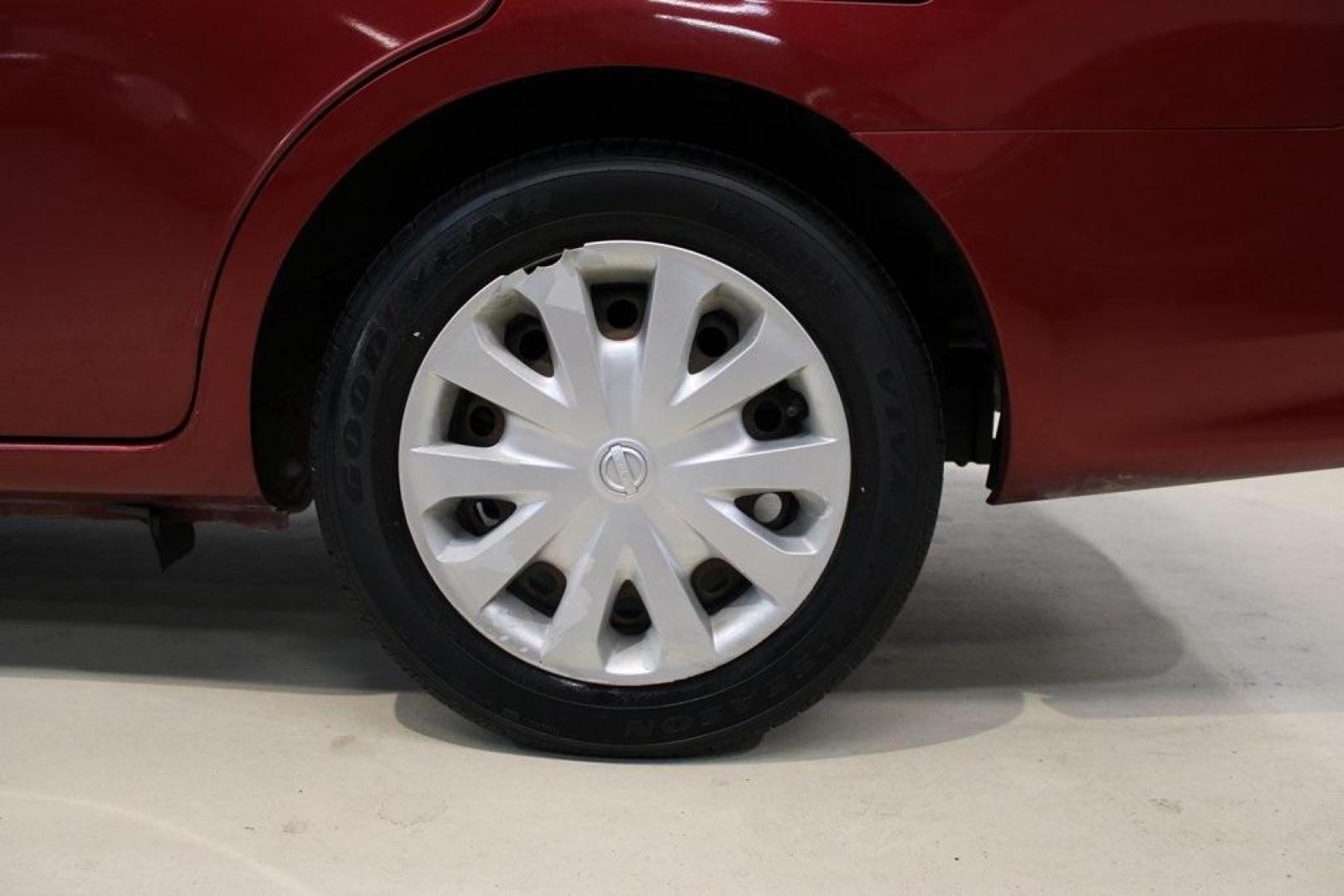 2019 Cayenne Red Metallic /Charcoal Nissan Versa 1.6 SV (3N1CN7AP8KL) with an 1.6L 4-Cylinder DOHC 16V engine, CVT transmission, located at 15300 Midway Rd., Addison, TX, 75001, (972) 702-0011, 32.958321, -96.838074 - Photo#9