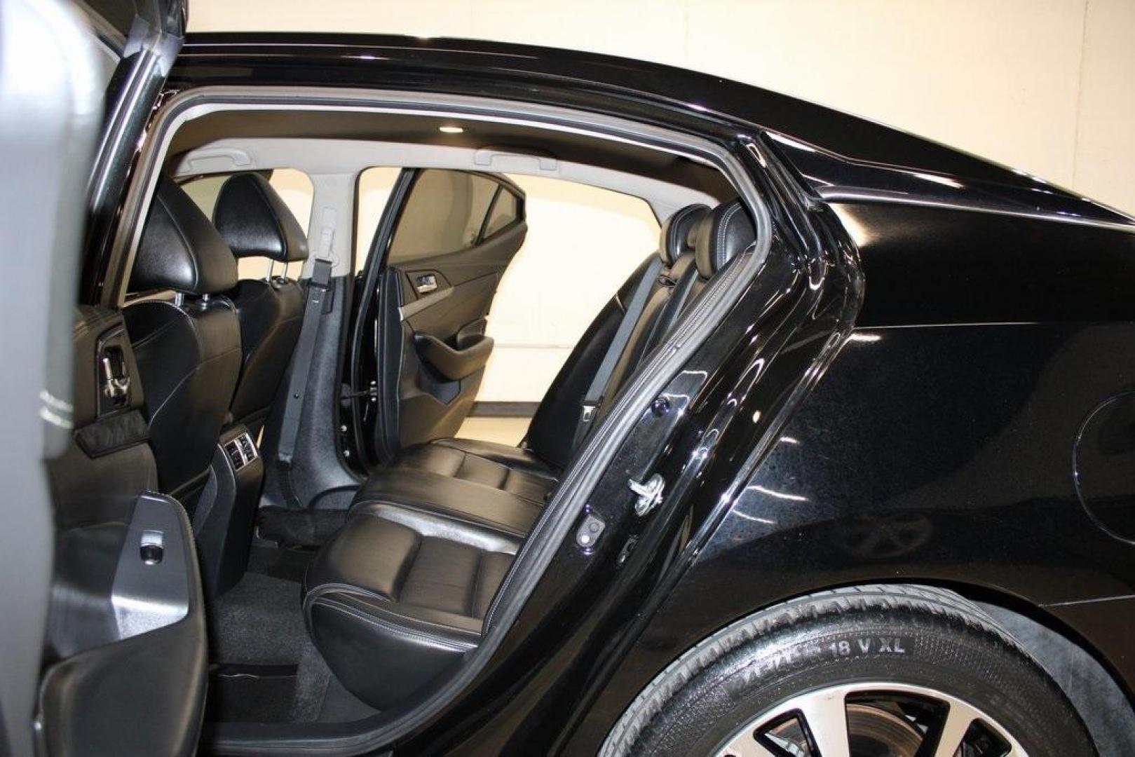 2017 Super Black /Charcoal Nissan Maxima 3.5 SV (1N4AA6AP2HC) with an 3.5L V6 DOHC 24V engine, CVT transmission, located at 15300 Midway Rd., Addison, TX, 75001, (972) 702-0011, 32.958321, -96.838074 - Photo#18