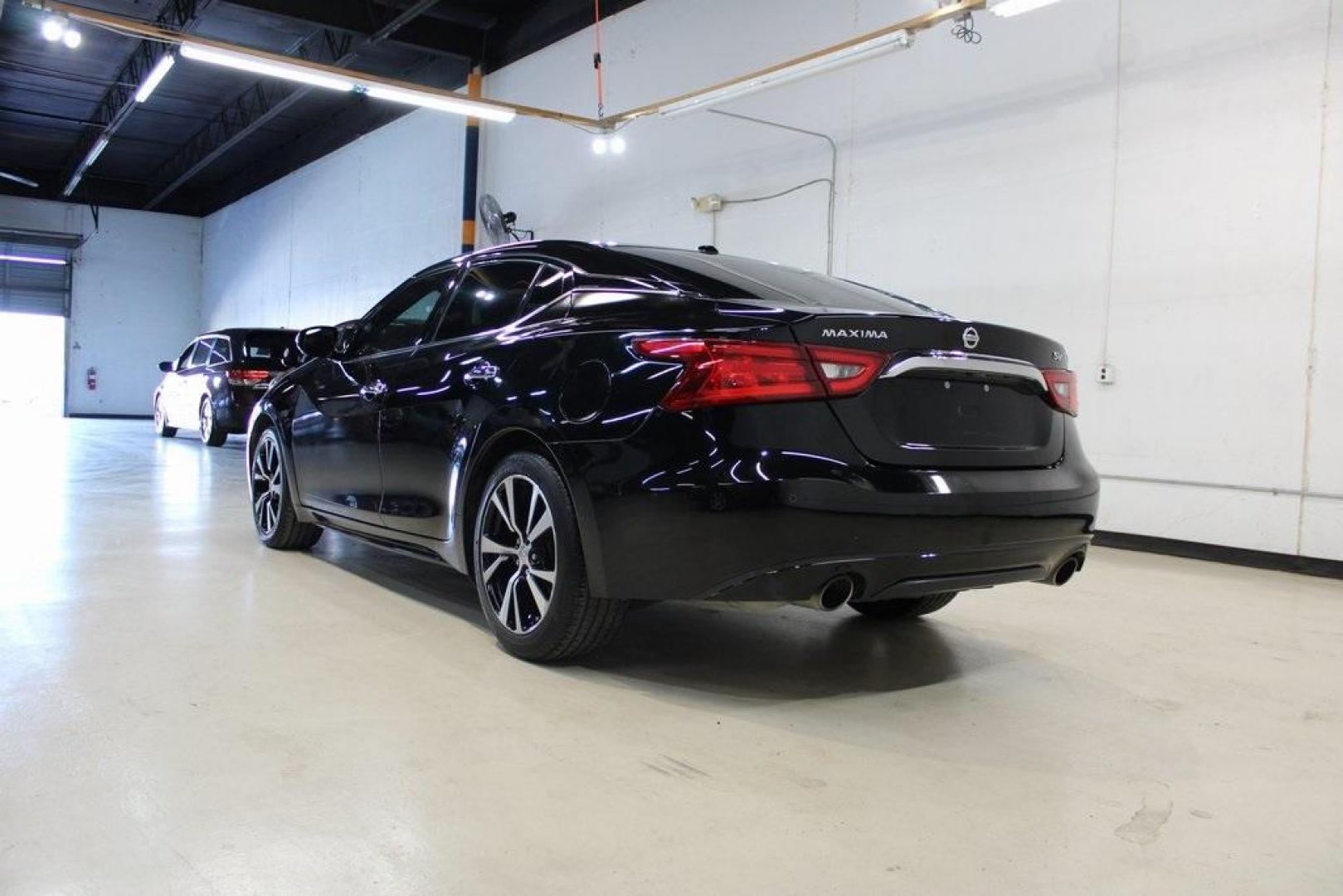 2017 Super Black /Charcoal Nissan Maxima 3.5 SV (1N4AA6AP2HC) with an 3.5L V6 DOHC 24V engine, CVT transmission, located at 15300 Midway Rd., Addison, TX, 75001, (972) 702-0011, 32.958321, -96.838074 - Photo#3