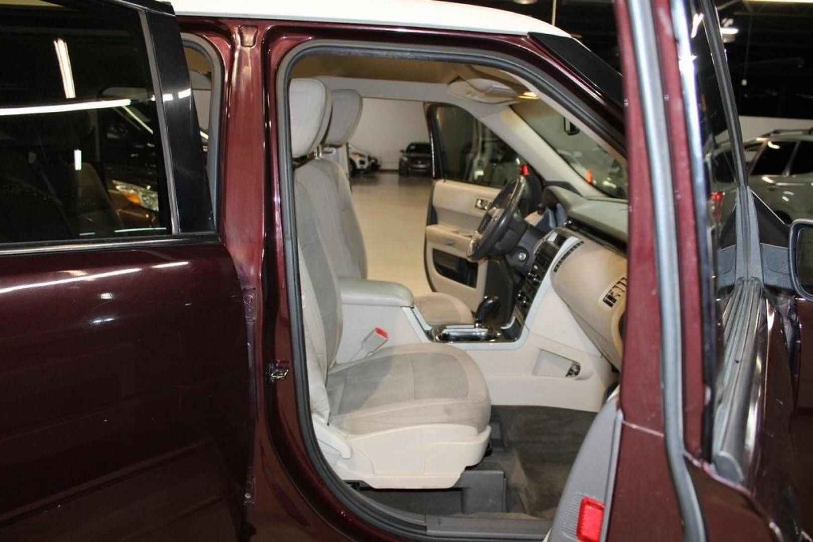 2011 Bordeaux Reserve Red Metallic Ford Flex SE (2FMGK5BC5BB) with an Duratec 3.5L V6 engine, Automatic transmission, located at 15300 Midway Rd., Addison, TX, 75001, (972) 702-0011, 32.958321, -96.838074 - Photo#13
