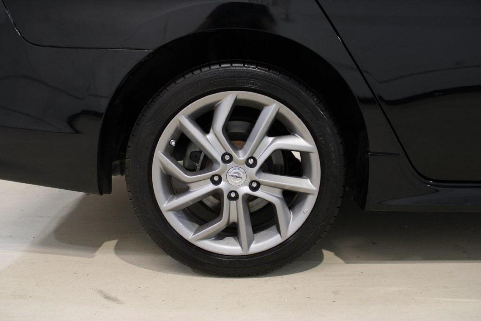 2015 Super Black /Charcoal Nissan Sentra SR (3N1AB7APXFY) with an 1.8L 4-Cylinder DOHC 16V engine, CVT transmission, located at 15300 Midway Rd., Addison, TX, 75001, (972) 702-0011, 32.958321, -96.838074 - Photo#10