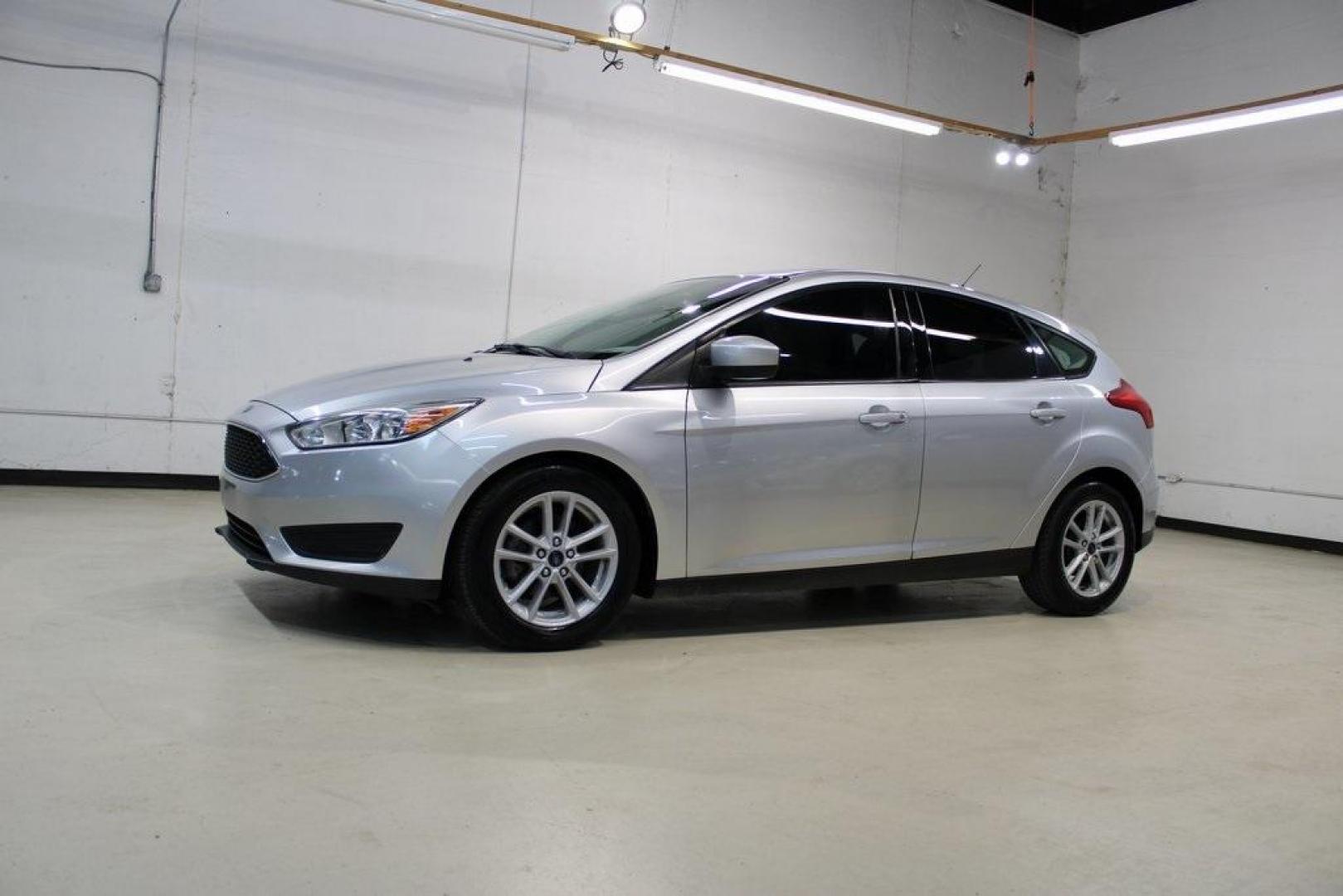 2018 Ingot Silver /Charcoal Black Ford Focus SE (1FADP3K24JL) with an 2.0L I4 DGI Ti-VCT engine, Automatic transmission, located at 15300 Midway Rd., Addison, TX, 75001, (972) 702-0011, 32.958321, -96.838074 - Photo#4