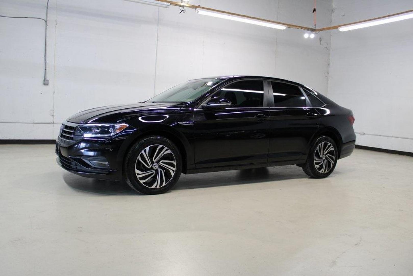 2020 Deep Black Pearl Metallic /Dark Beige/Black Volkswagen Jetta SEL Premium (3VWG57BU8LM) with an 1.4L TSI engine, Automatic transmission, located at 15300 Midway Rd., Addison, TX, 75001, (972) 702-0011, 32.958321, -96.838074 - HOME OF THE NO HAGGLE PRICE - WHOLESALE PRICES TO THE PUBLIC!! Navigation, Backup Camera, Leather Seats, Sunroof / Moonroof, non smoker, Jetta SEL, 4D Sedan, 1.4L TSI, 8-Speed Automatic, FWD, Black, Dark Beige/Black Leather.<br><br>Black 2020 Volkswagen Jetta SEL Premium<br><br>Recent Arrival! 30/40 - Photo#5
