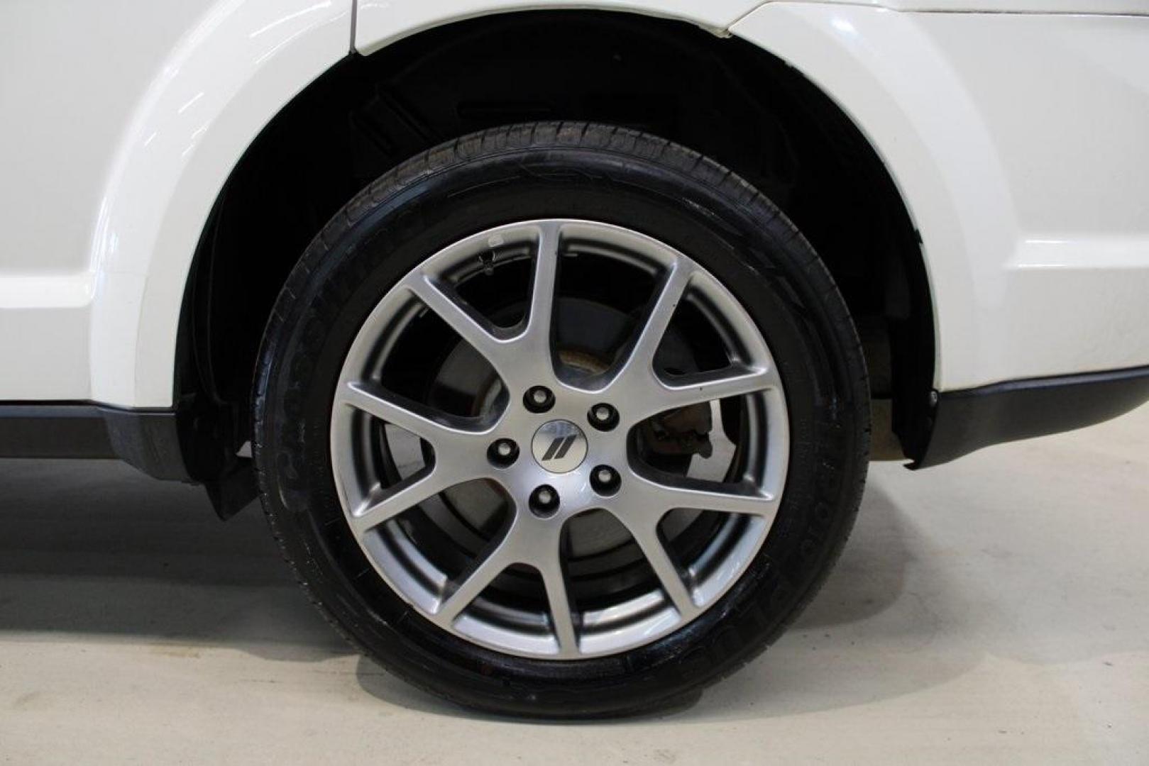 2019 Vice White /Red Dodge Journey GT (3C4PDDEG8KT) with an 3.6L V6 24V VVT engine, Automatic transmission, located at 15300 Midway Rd., Addison, TX, 75001, (972) 702-0011, 32.958321, -96.838074 - Introducing the 2019 Dodge Journey GT AWD, now available at Midway Auto Group in Addison, Texas. This versatile SUV combines robust performance, ample space, and modern features, making it an excellent choice for families and adventurers alike.<br><br>Key Features:<br><br>Engine: 3.6L V6 producing 2 - Photo#9