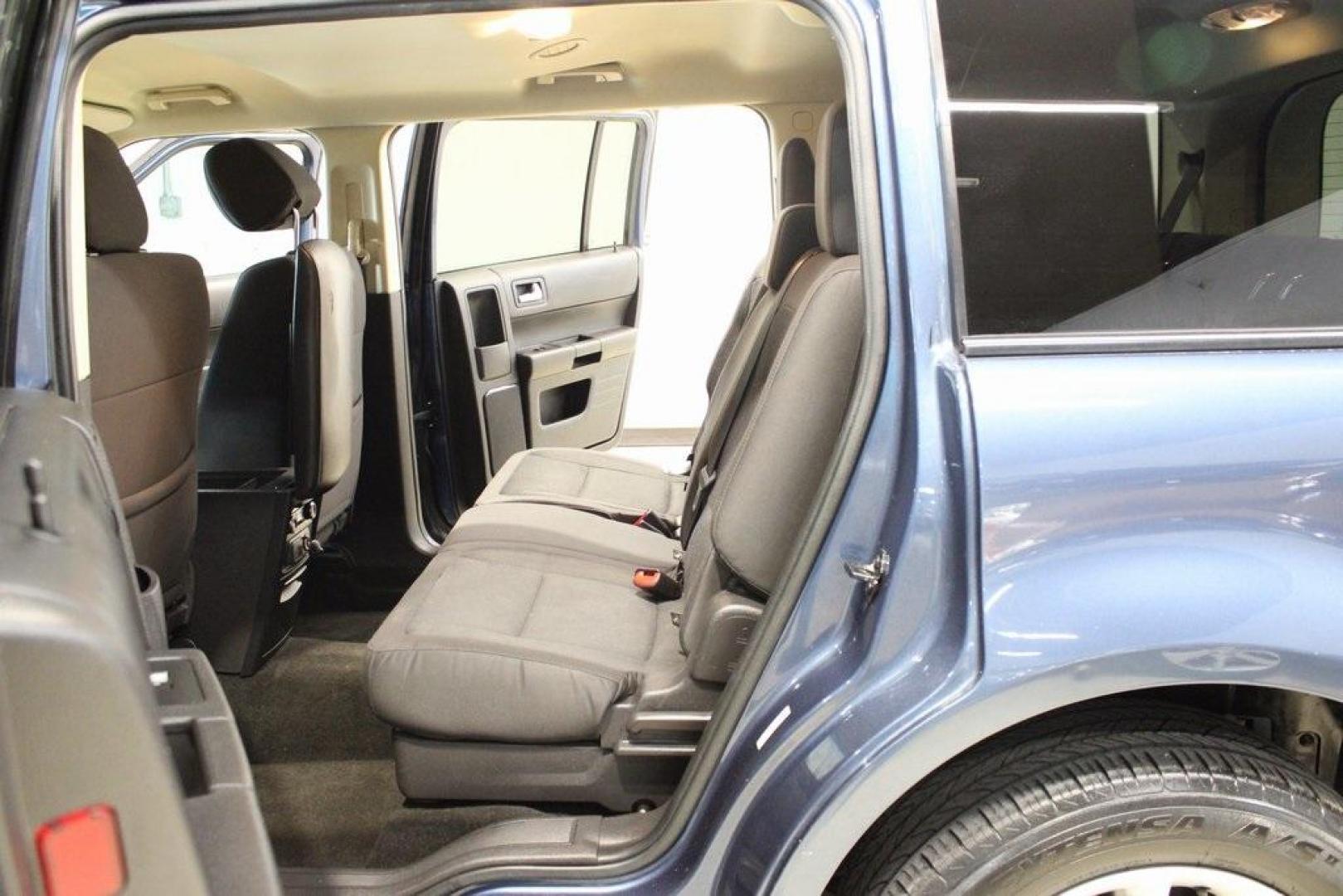 2018 Blue /Charcoal Black Ford Flex SE (2FMGK5B87JB) with an 3.5L V6 Ti-VCT engine, Automatic transmission, located at 15300 Midway Rd., Addison, TX, 75001, (972) 702-0011, 32.958321, -96.838074 - Introducing the 2018 Ford Flex SE, now available at Midway Auto Group in Addison, Texas. This spacious and versatile SUV offers a comfortable ride with ample room for passengers and cargo, making it an excellent choice for families and travelers alike.<br><br>Key Features:<br><br>Engine: 3.5L V6 Ti- - Photo#17