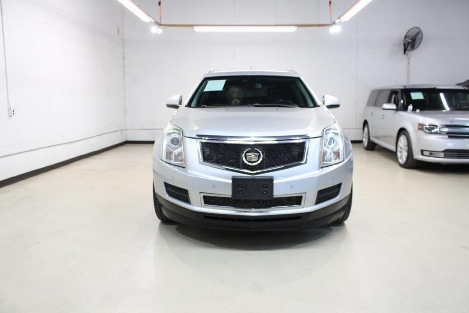 2016 Radiant Silver Metallic /Ebony W/Ebony Accents Cadillac SRX Luxury (3GYFNBE32GS) with an 3.6L V6 DGI DOHC VVT engine, Automatic transmission, located at 15300 Midway Rd., Addison, TX, 75001, (972) 702-0011, 32.958321, -96.838074 - Photo#5