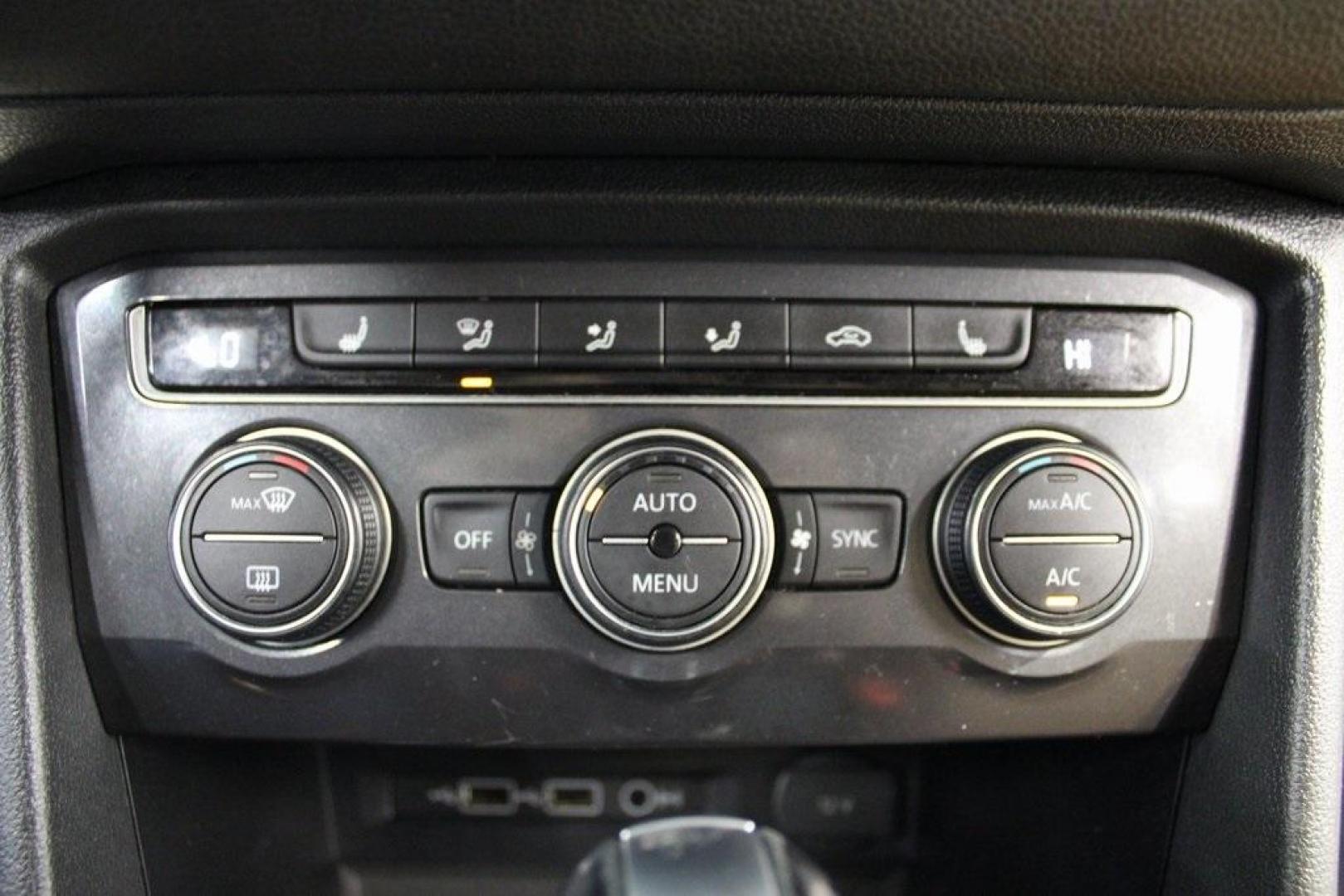 2019 Deep Black Pearl Volkswagen Tiguan 2.0T SE (3VV3B7AX0KM) with an 2.0L TSI DOHC engine, Automatic transmission, located at 15300 Midway Rd., Addison, TX, 75001, (972) 702-0011, 32.958321, -96.838074 - Photo#23