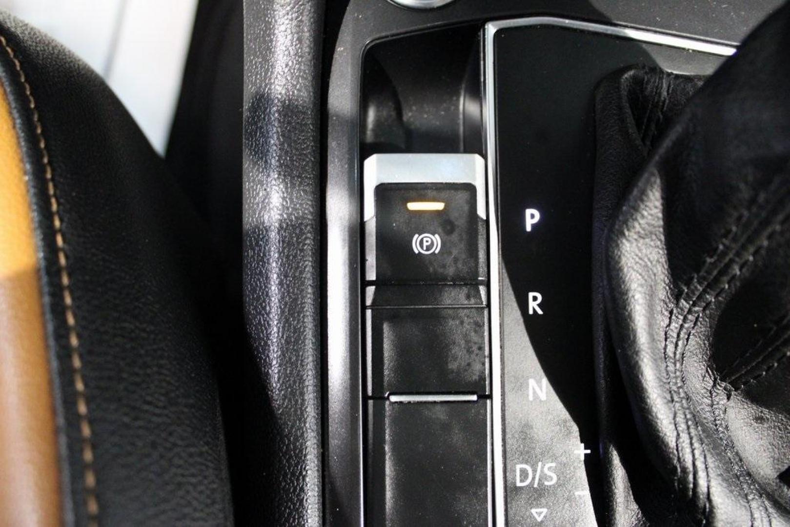 2019 Deep Black Pearl Volkswagen Tiguan 2.0T SE (3VV3B7AX0KM) with an 2.0L TSI DOHC engine, Automatic transmission, located at 15300 Midway Rd., Addison, TX, 75001, (972) 702-0011, 32.958321, -96.838074 - Photo#25