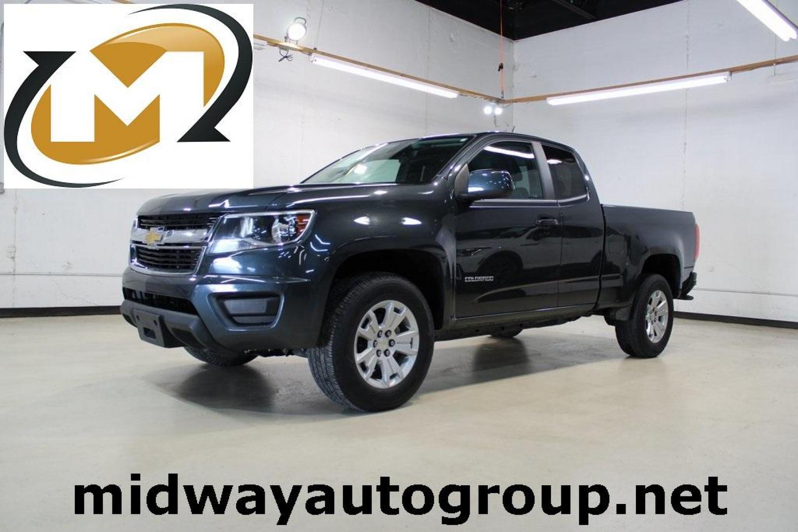 2018 Graphite Metallic /Black Chevrolet Colorado LT (1GCHSCEA0J1) with an 2.5L I4 DI DOHC VVT engine, Automatic transmission, located at 15300 Midway Rd., Addison, TX, 75001, (972) 702-0011, 32.958321, -96.838074 - Photo#0