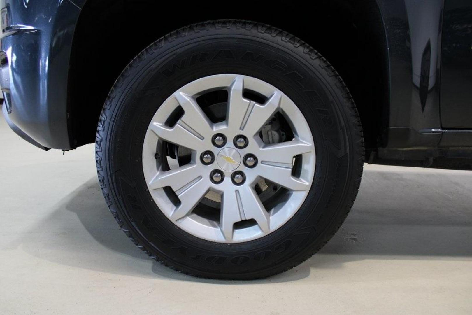 2018 Graphite Metallic /Black Chevrolet Colorado LT (1GCHSCEA0J1) with an 2.5L I4 DI DOHC VVT engine, Automatic transmission, located at 15300 Midway Rd., Addison, TX, 75001, (972) 702-0011, 32.958321, -96.838074 - Photo#9