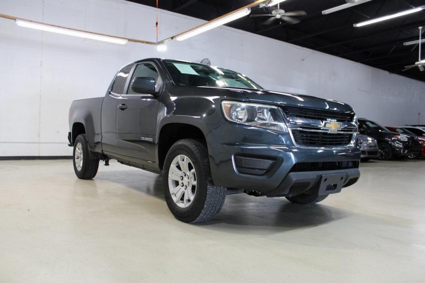 2018 Graphite Metallic /Black Chevrolet Colorado LT (1GCHSCEA0J1) with an 2.5L I4 DI DOHC VVT engine, Automatic transmission, located at 15300 Midway Rd., Addison, TX, 75001, (972) 702-0011, 32.958321, -96.838074 - Photo#1