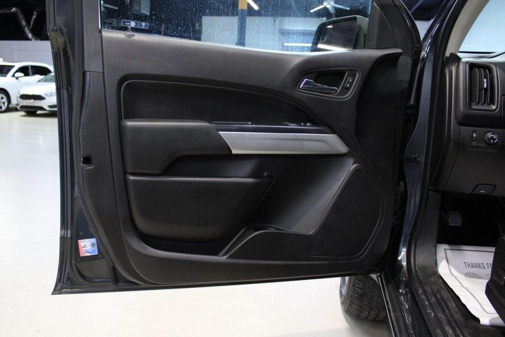 2018 Graphite Metallic /Black Chevrolet Colorado LT (1GCHSCEA0J1) with an 2.5L I4 DI DOHC VVT engine, Automatic transmission, located at 15300 Midway Rd., Addison, TX, 75001, (972) 702-0011, 32.958321, -96.838074 - Photo#25