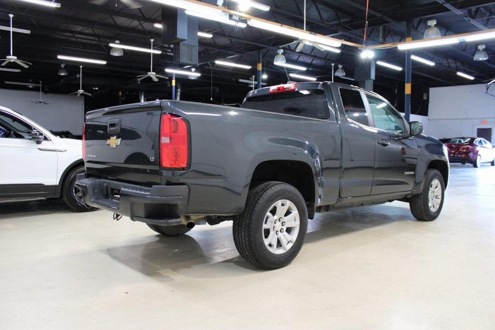 2018 Graphite Metallic /Black Chevrolet Colorado LT (1GCHSCEA0J1) with an 2.5L I4 DI DOHC VVT engine, Automatic transmission, located at 15300 Midway Rd., Addison, TX, 75001, (972) 702-0011, 32.958321, -96.838074 - Photo#2